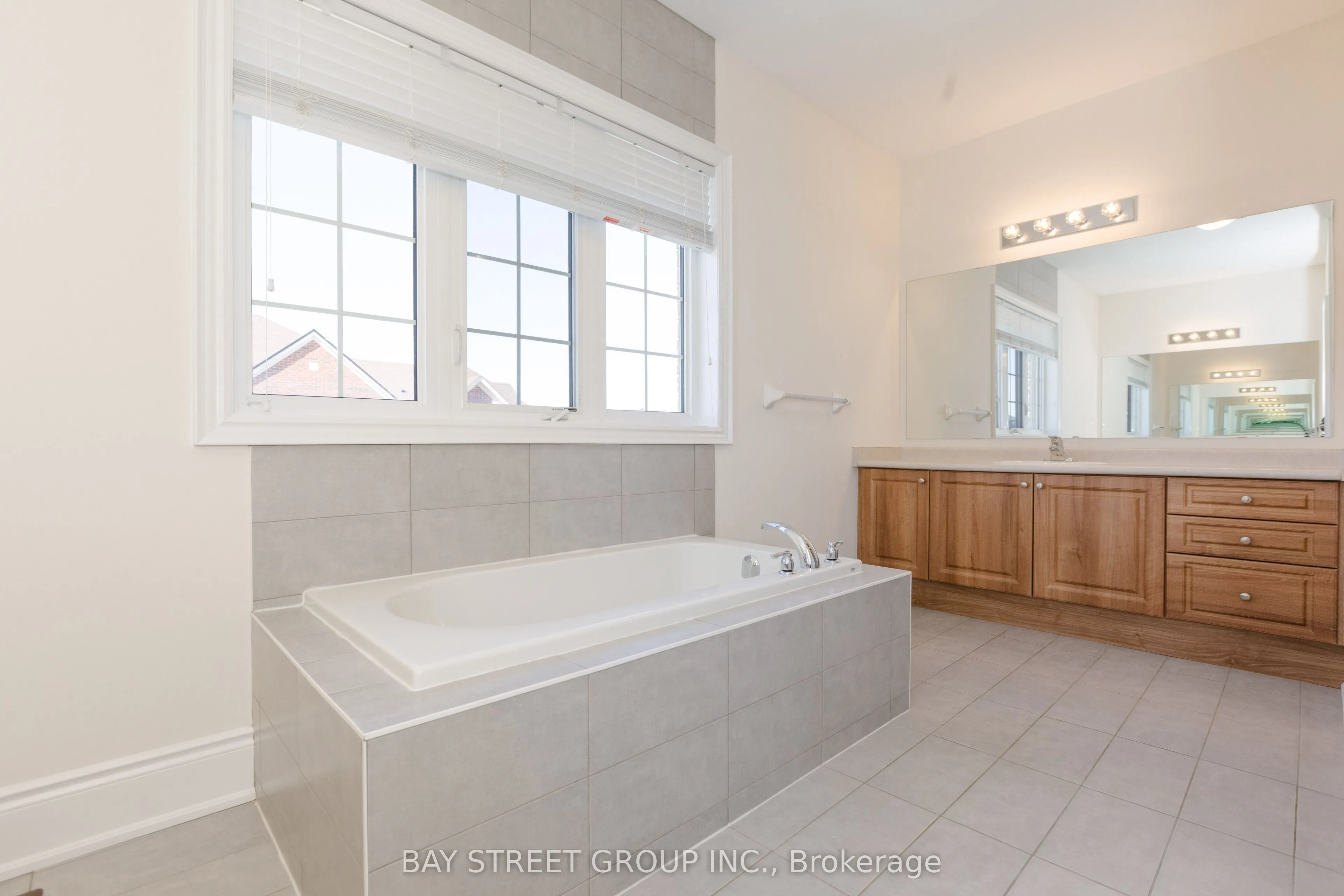 3127 Streamwood Pass