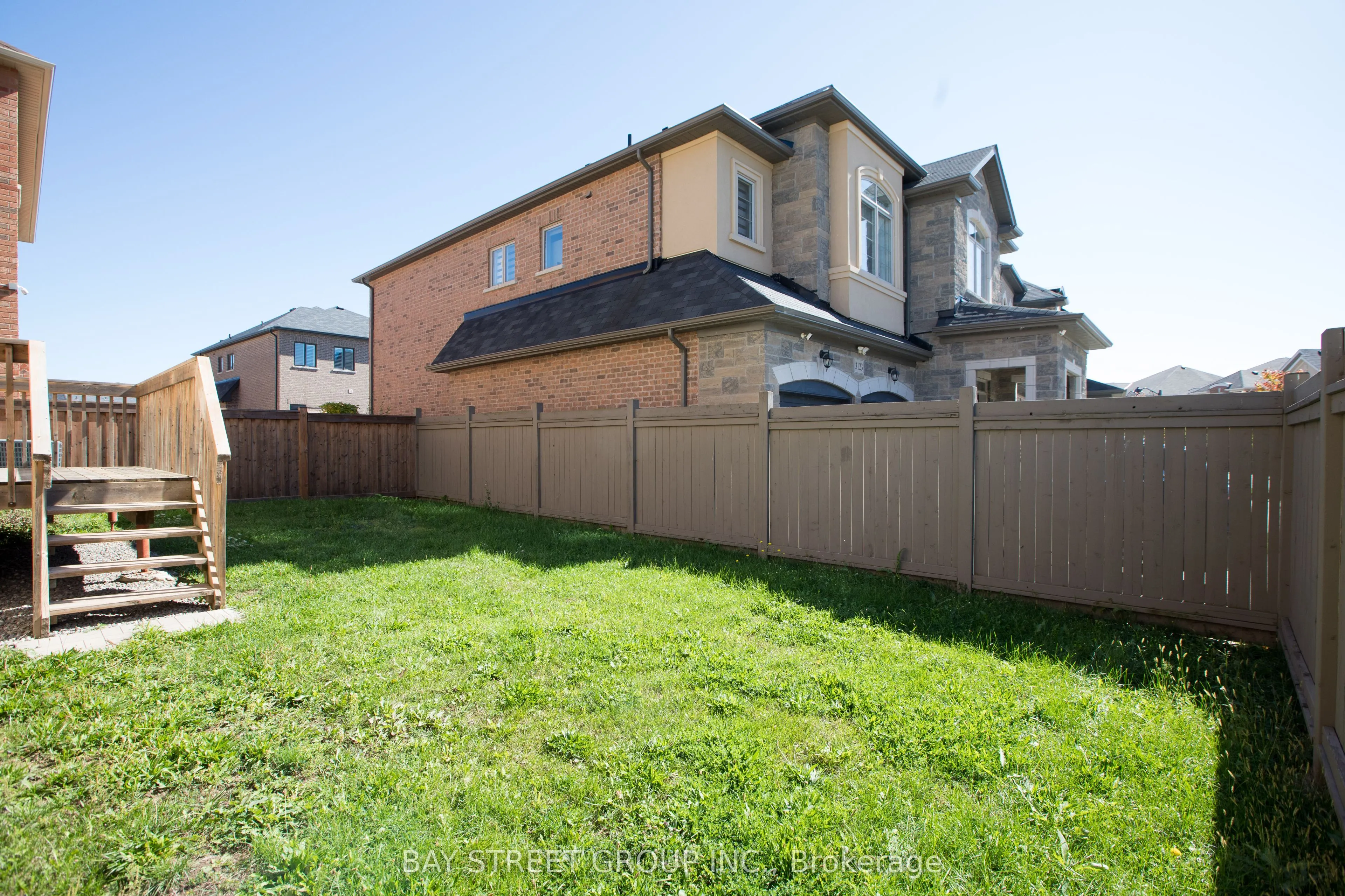 3127 Streamwood Pass