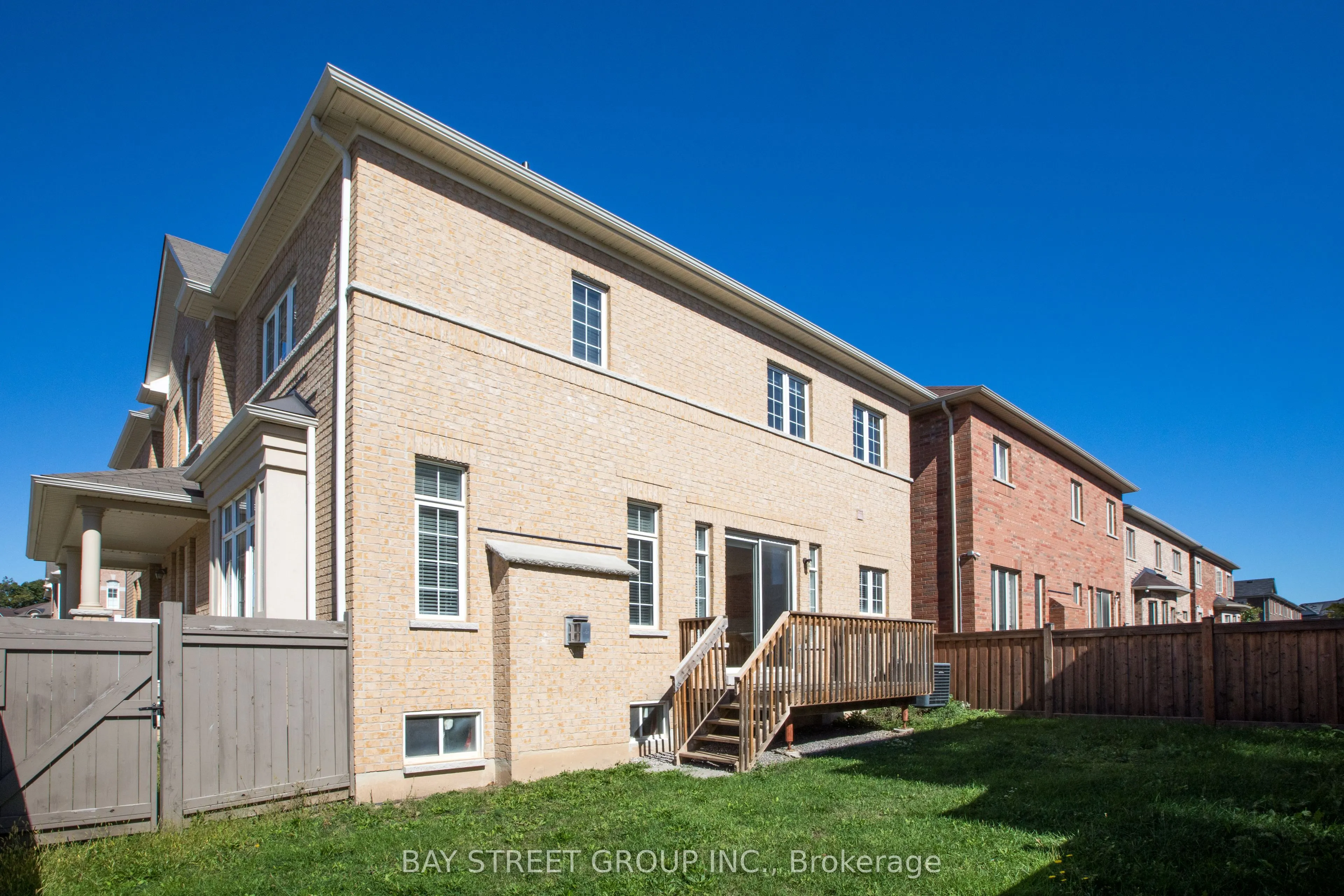 3127 Streamwood Pass