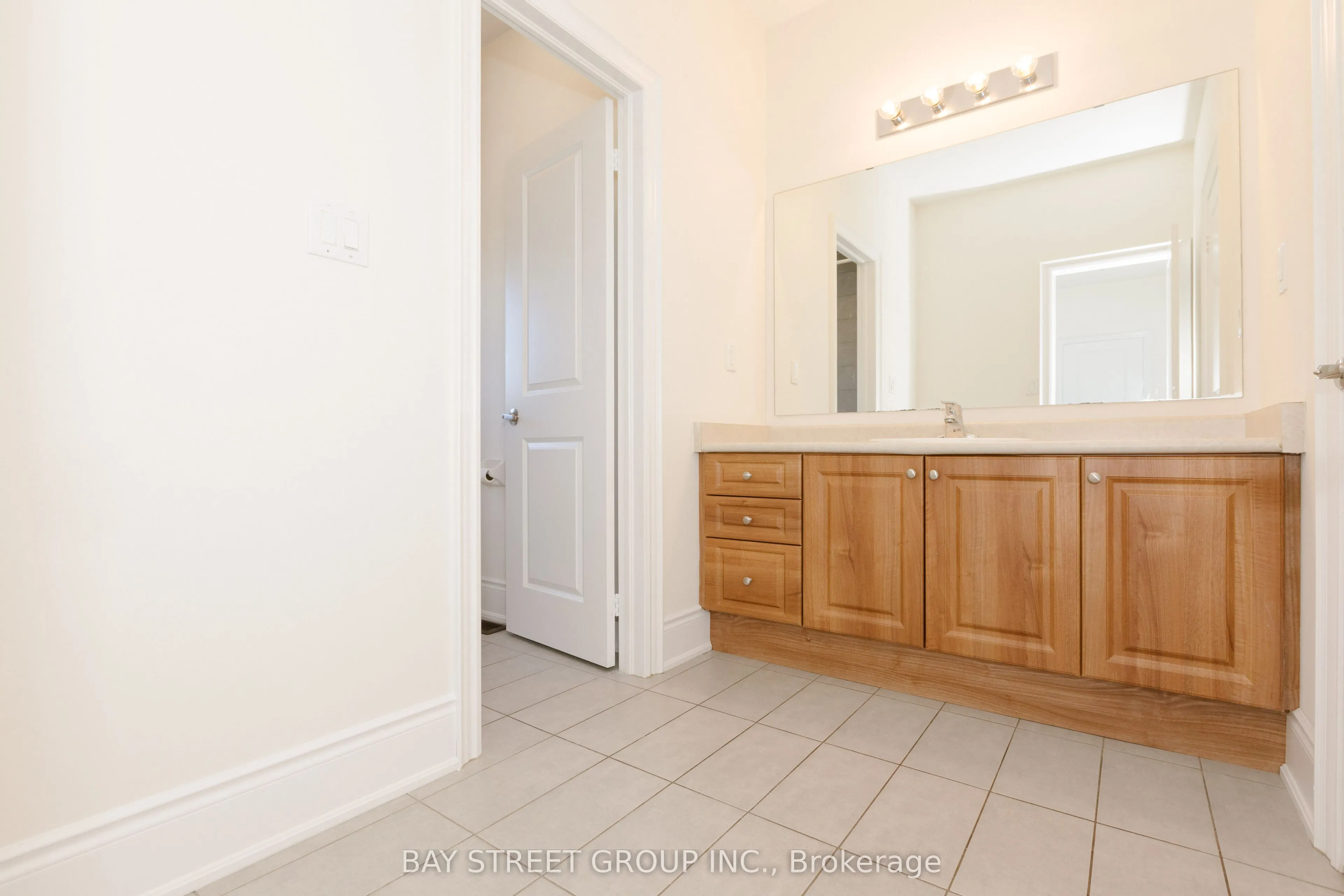 3127 Streamwood Pass