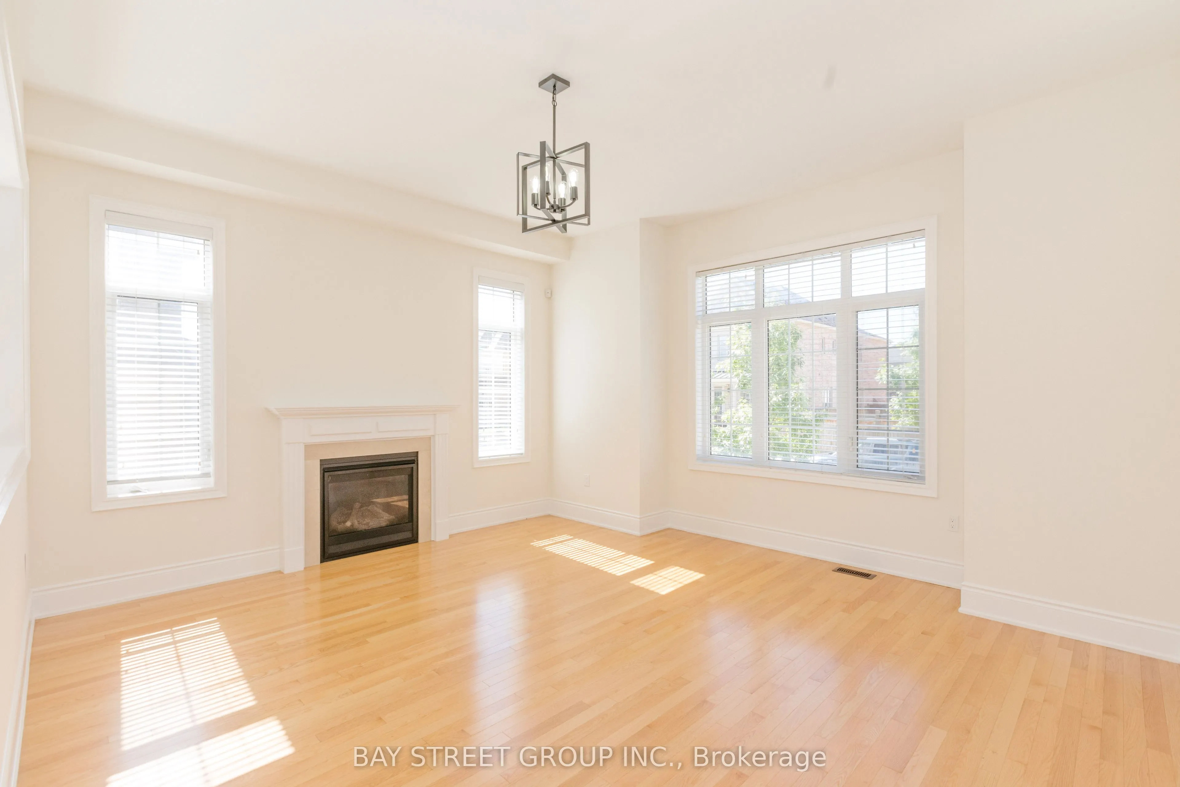 3127 Streamwood Pass