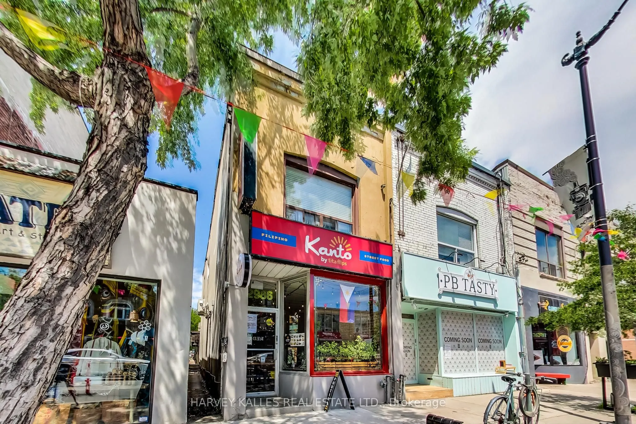 2986 Dundas Street W