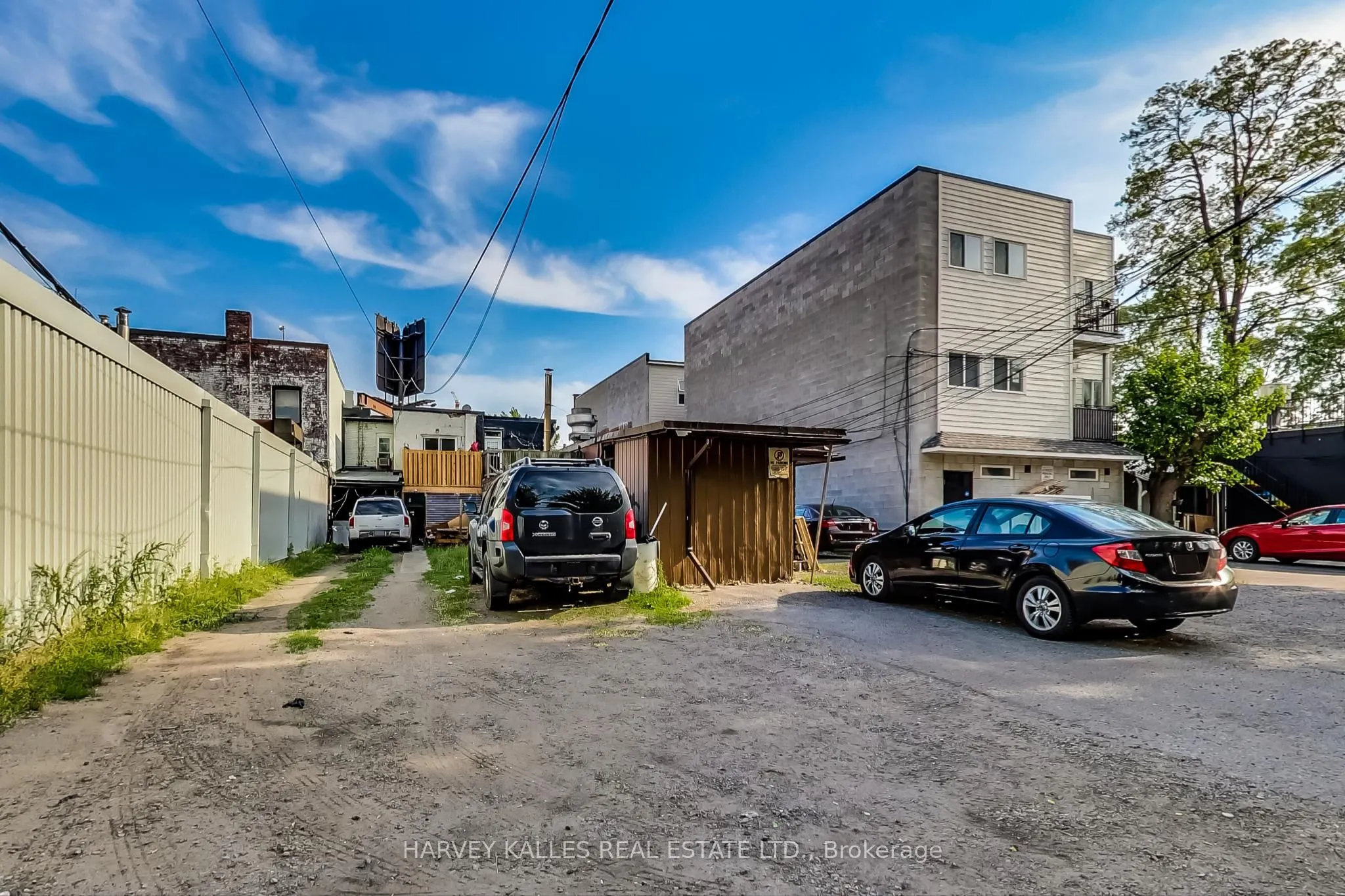 2986 Dundas Street W