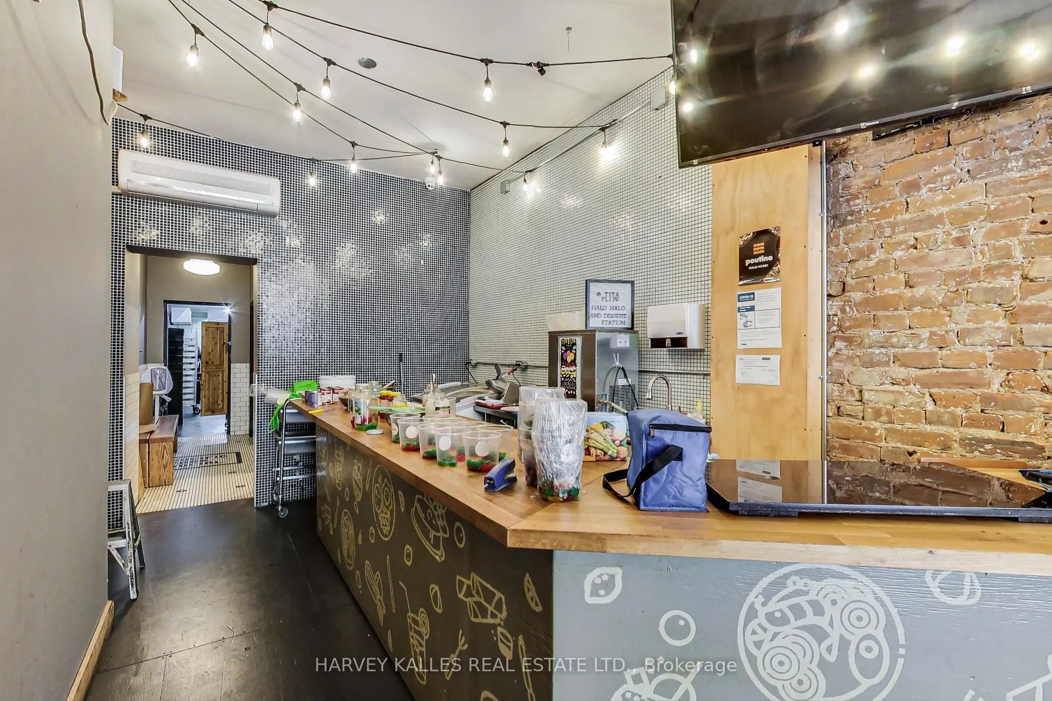 2986 Dundas Street W
