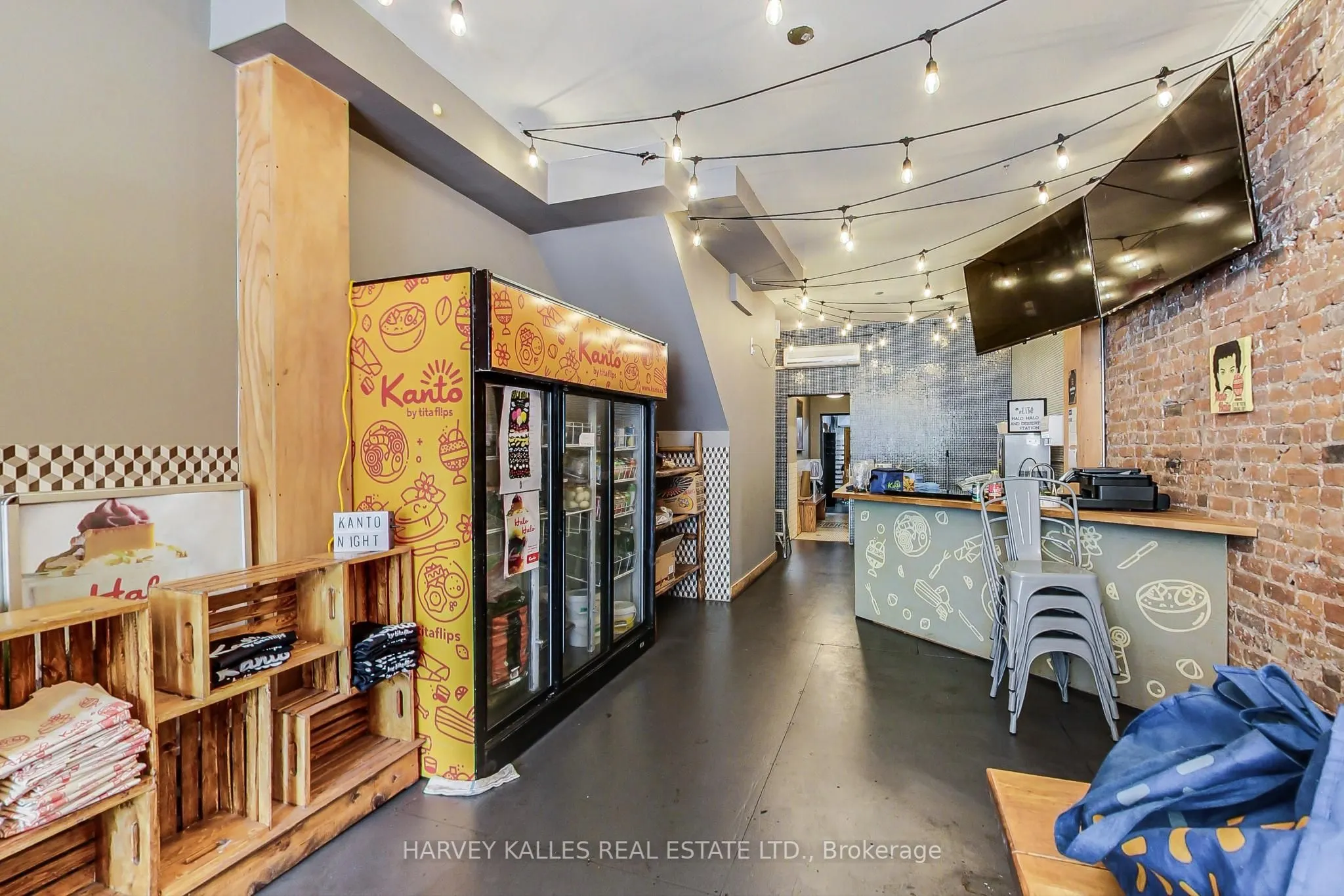 2986 Dundas Street W