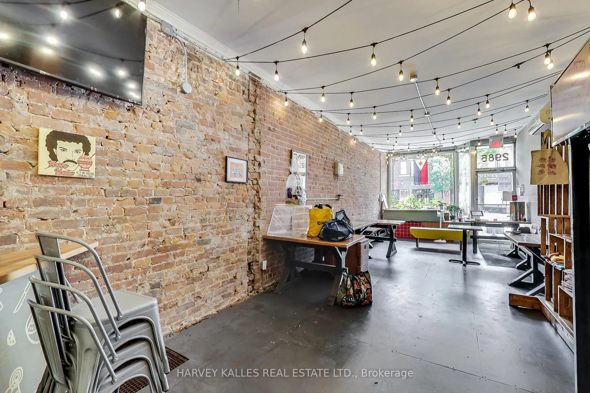 2986 Dundas Street W