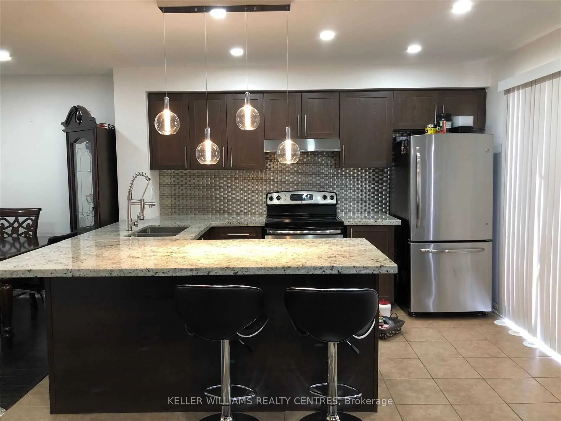 896 Thompson Road S