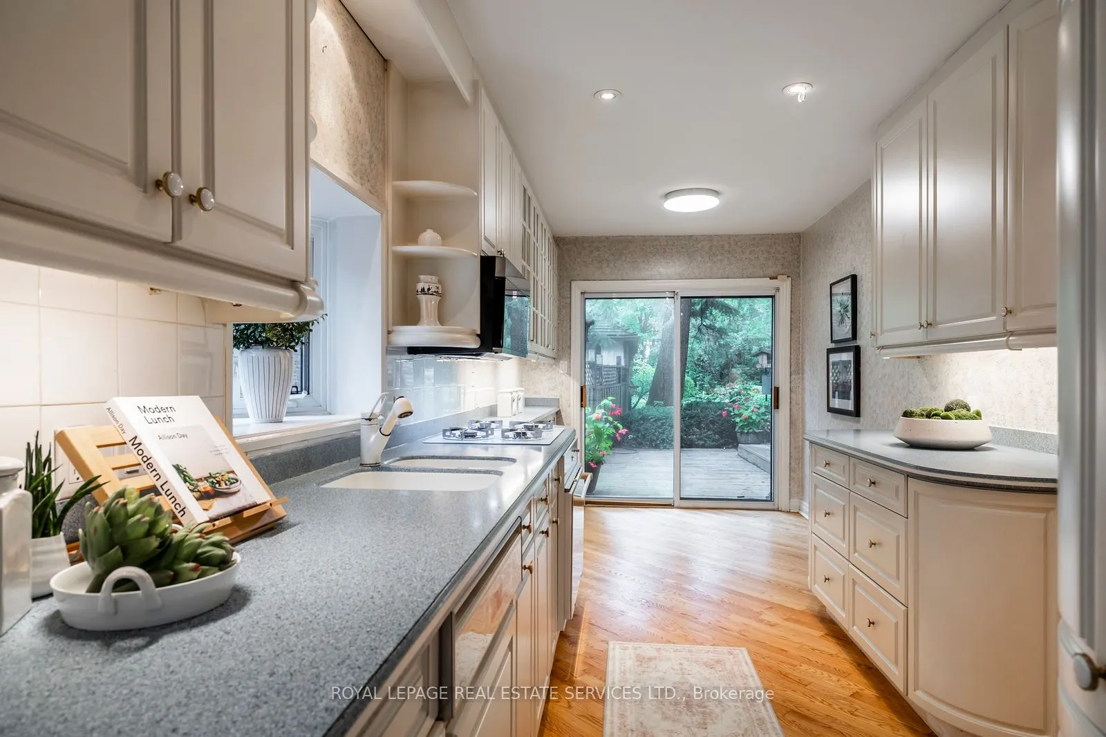 18 Queen Marys Drive