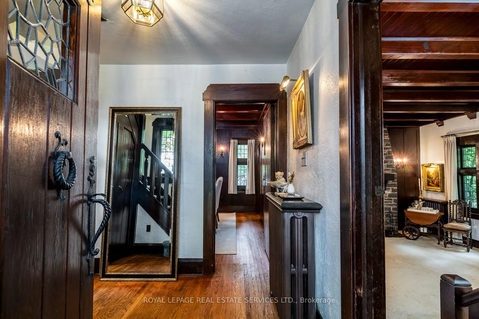 18 Queen Marys Drive