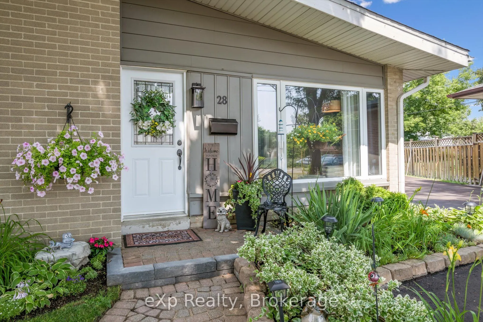 28 ALSTON Court