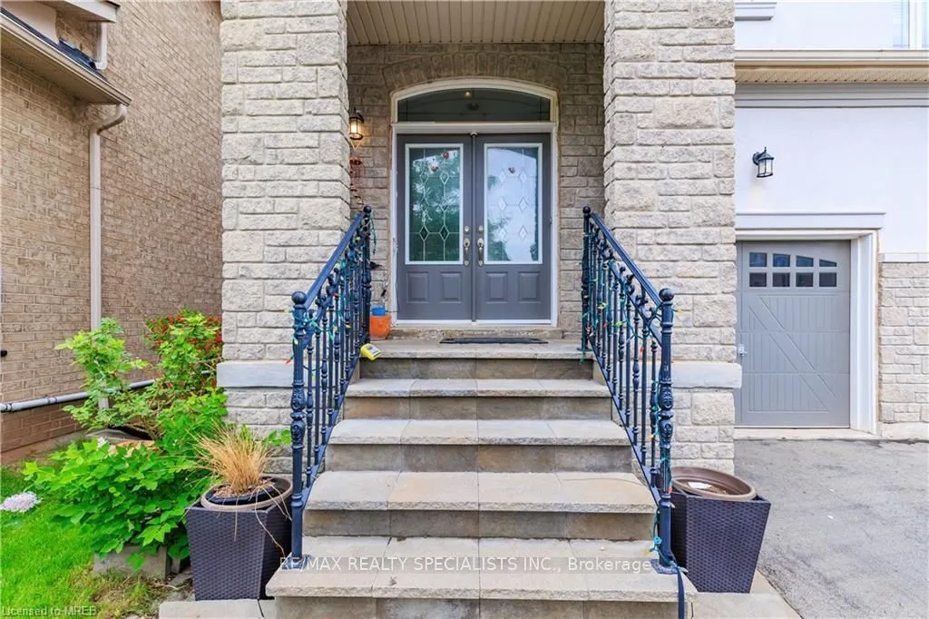 1256 Jezero Crescent
