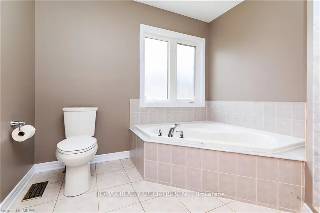 1256 Jezero Crescent