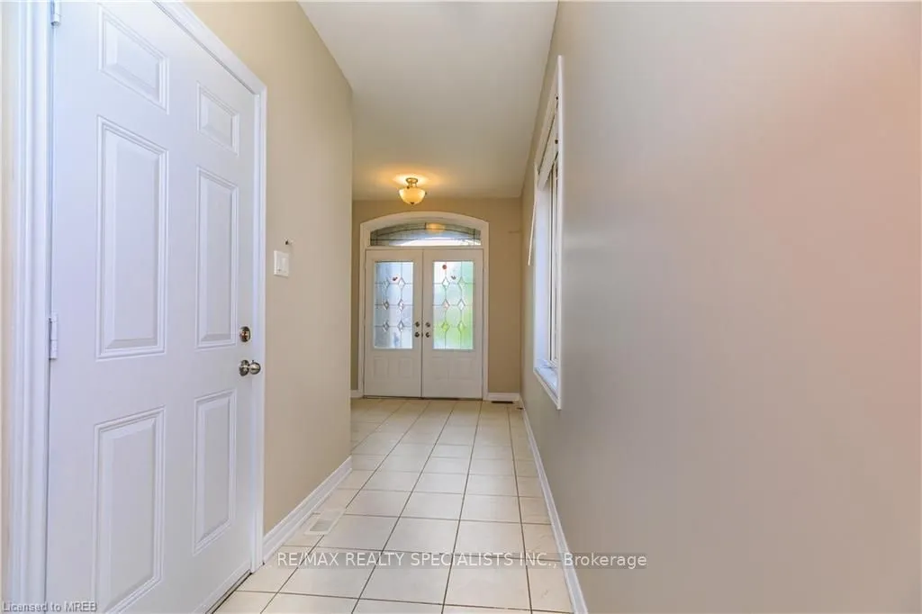 1256 Jezero Crescent