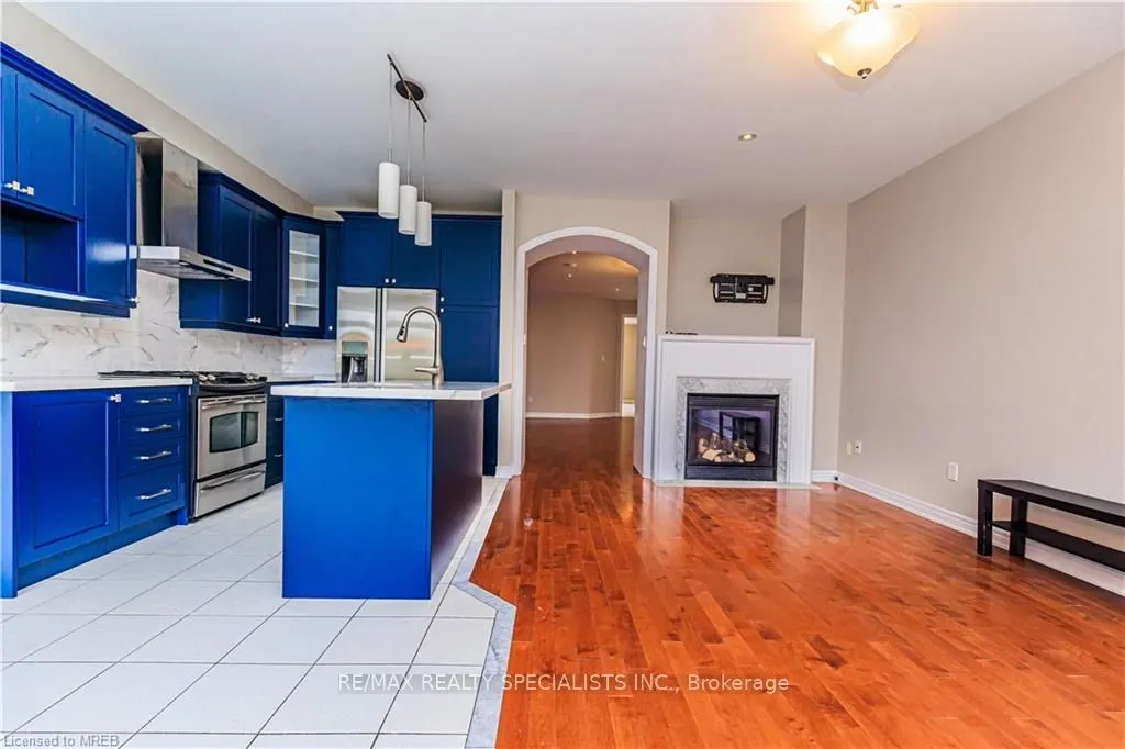 1256 Jezero Crescent