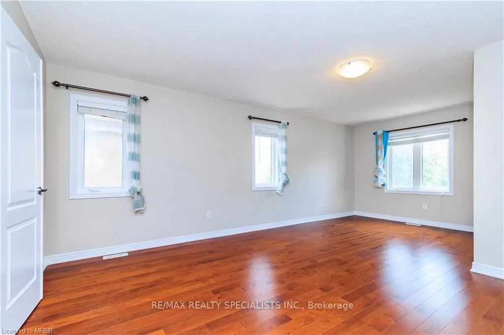 1256 Jezero Crescent