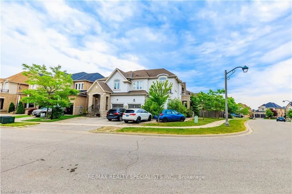 1256 Jezero Crescent