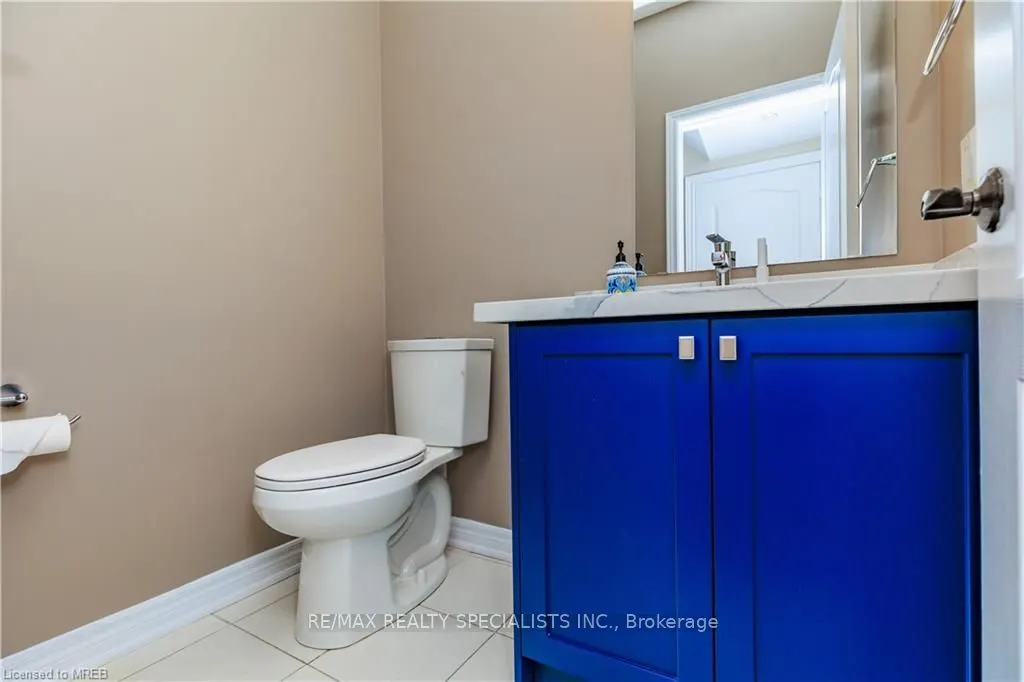 1256 Jezero Crescent