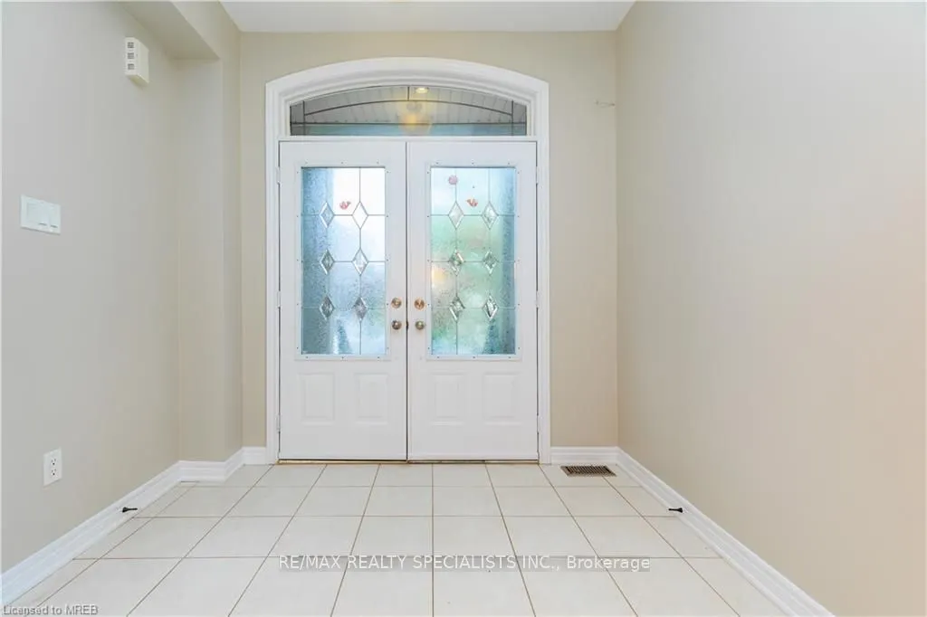 1256 Jezero Crescent
