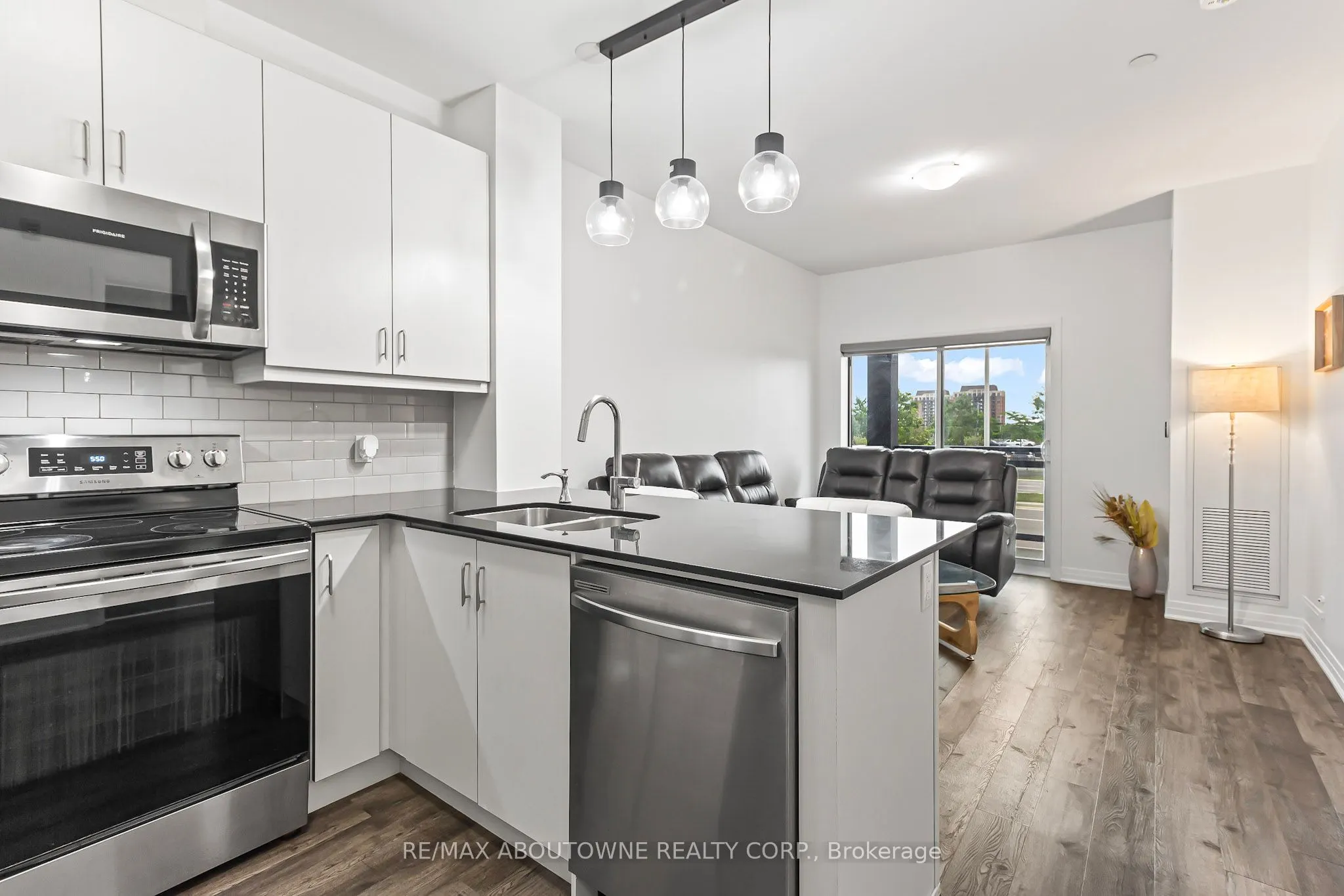 102 Grovewood Common, #121