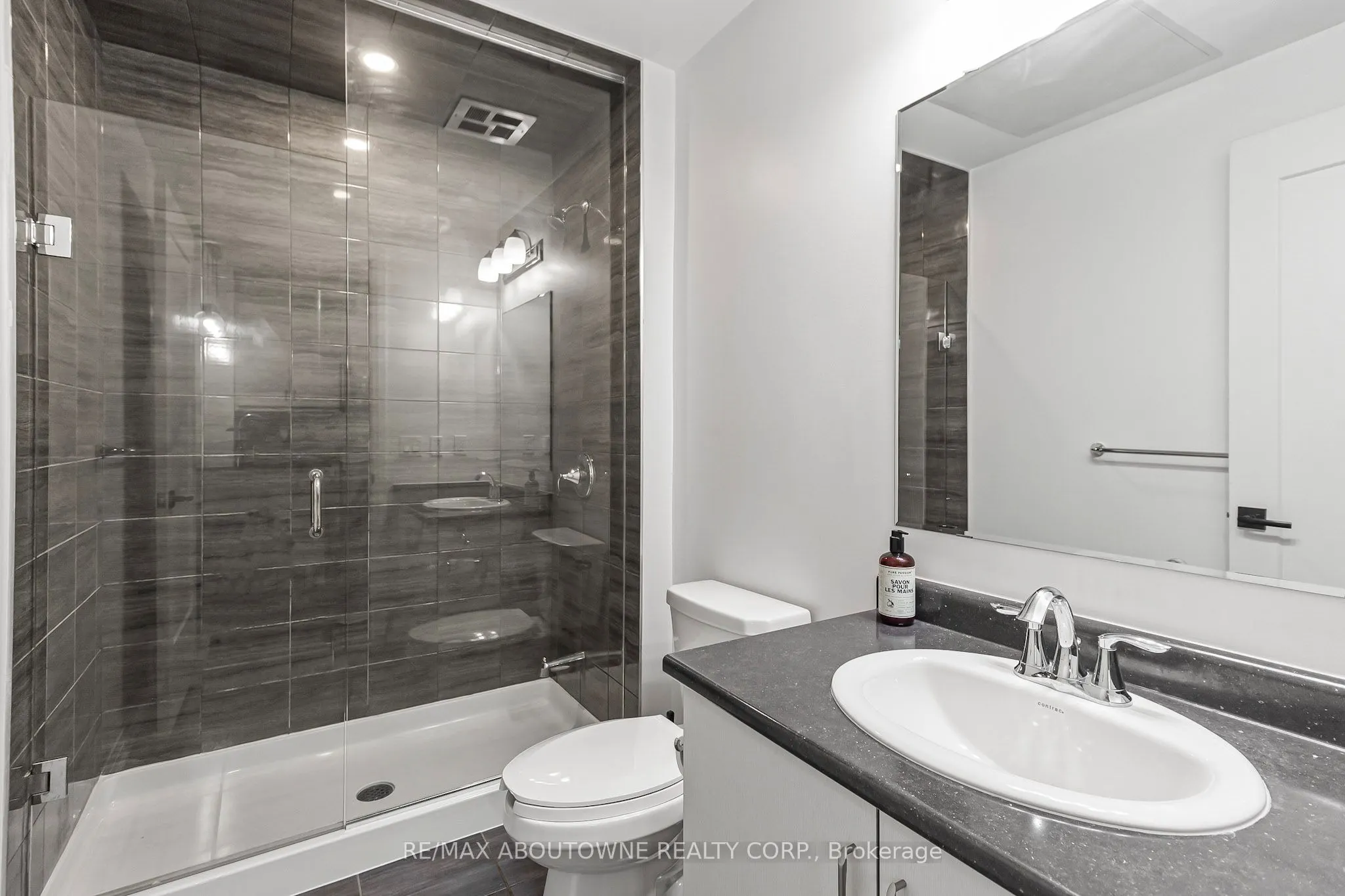 102 Grovewood Common, #121