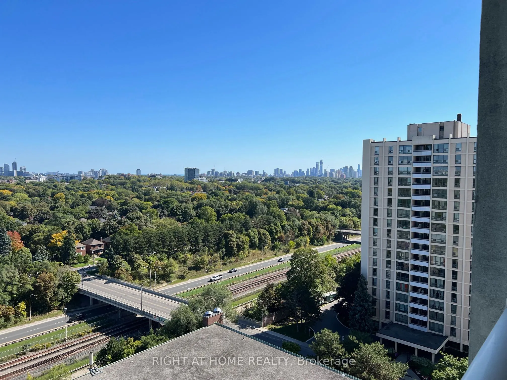 360 Ridelle Avenue, #1812