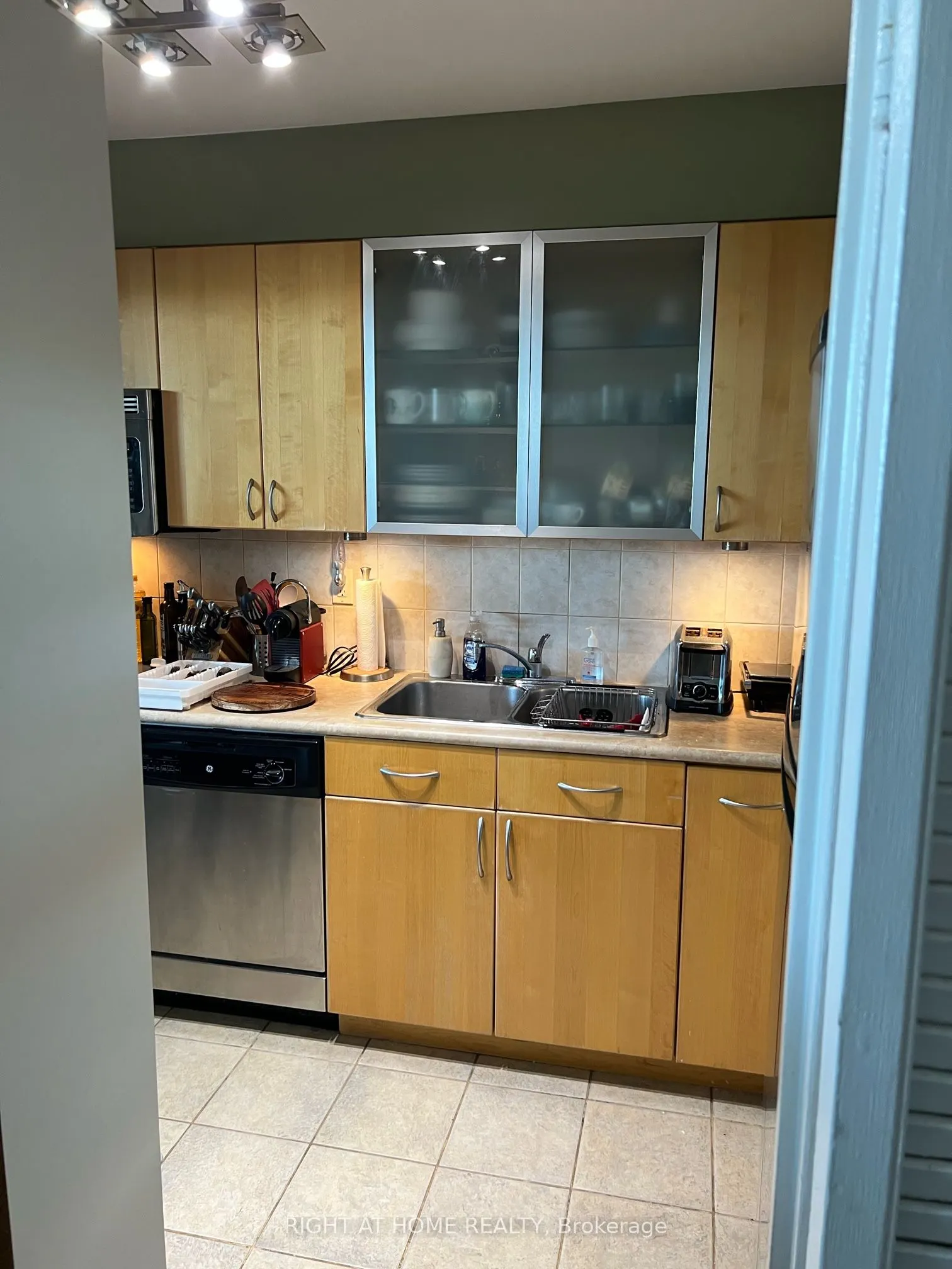 360 Ridelle Avenue, #1812