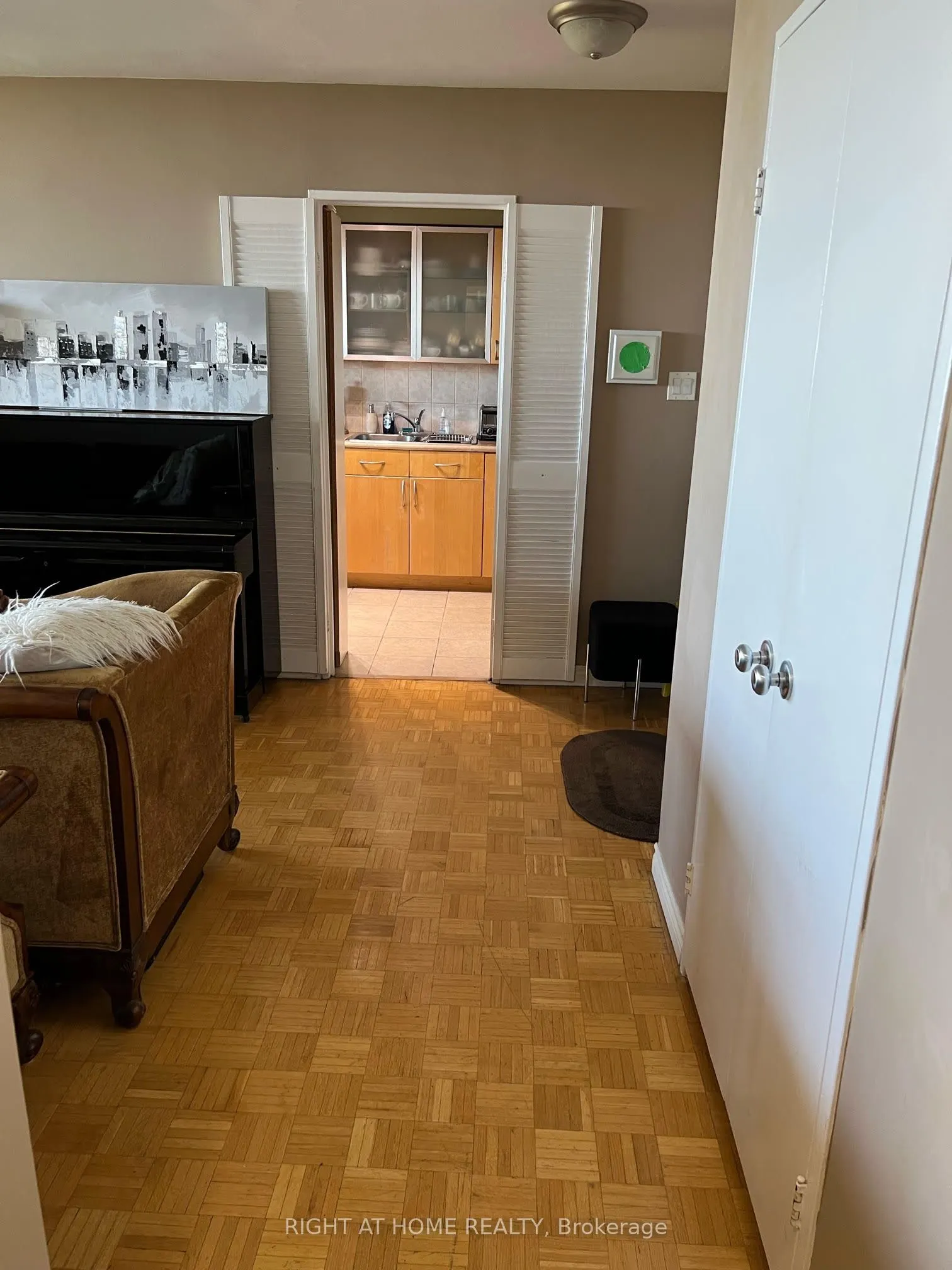 360 Ridelle Avenue, #1812