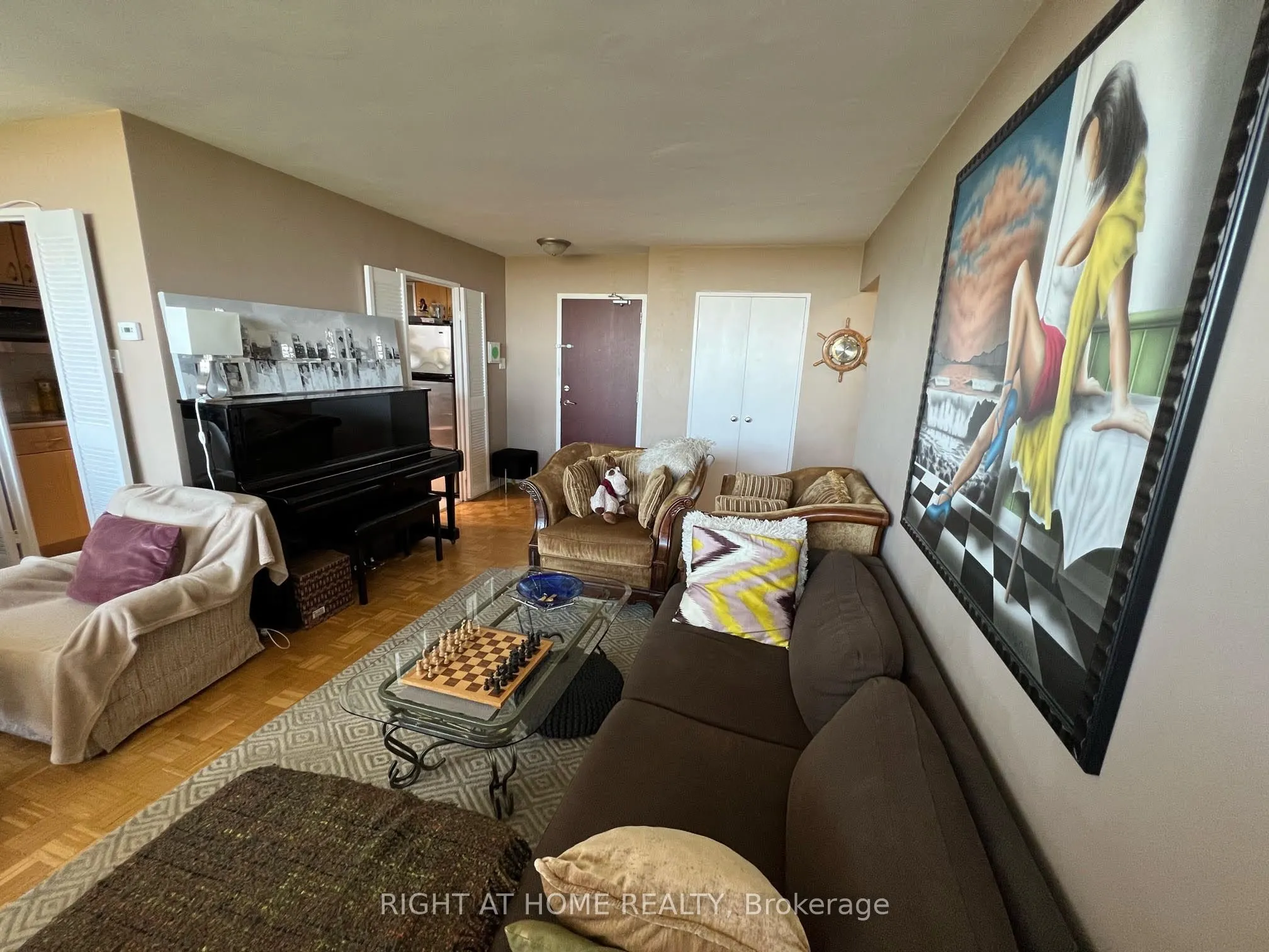 360 Ridelle Avenue, #1812