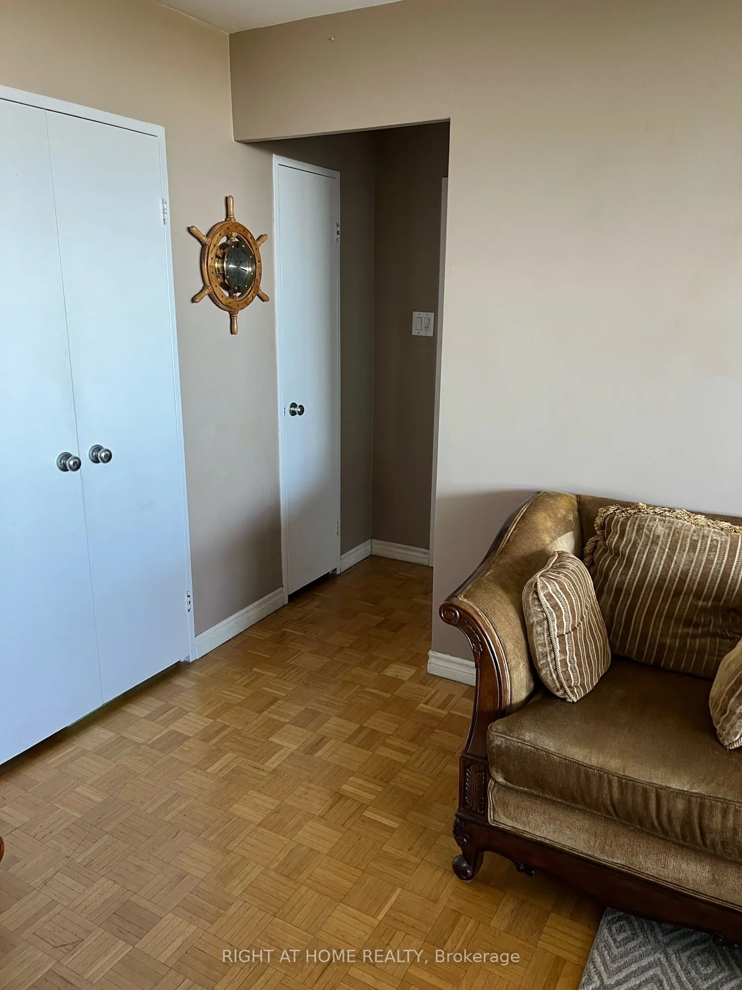 360 Ridelle Avenue, #1812