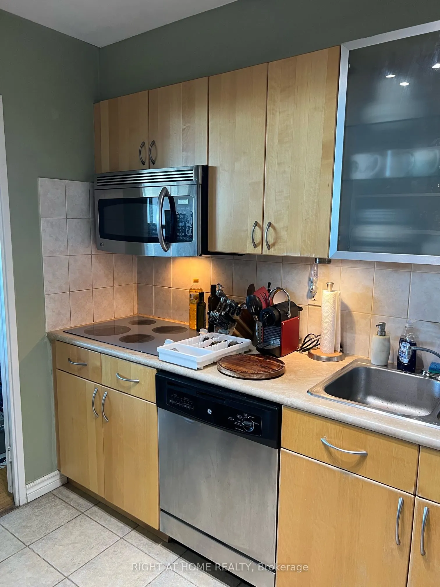 360 Ridelle Avenue, #1812