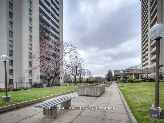 360 Ridelle Avenue, #1812