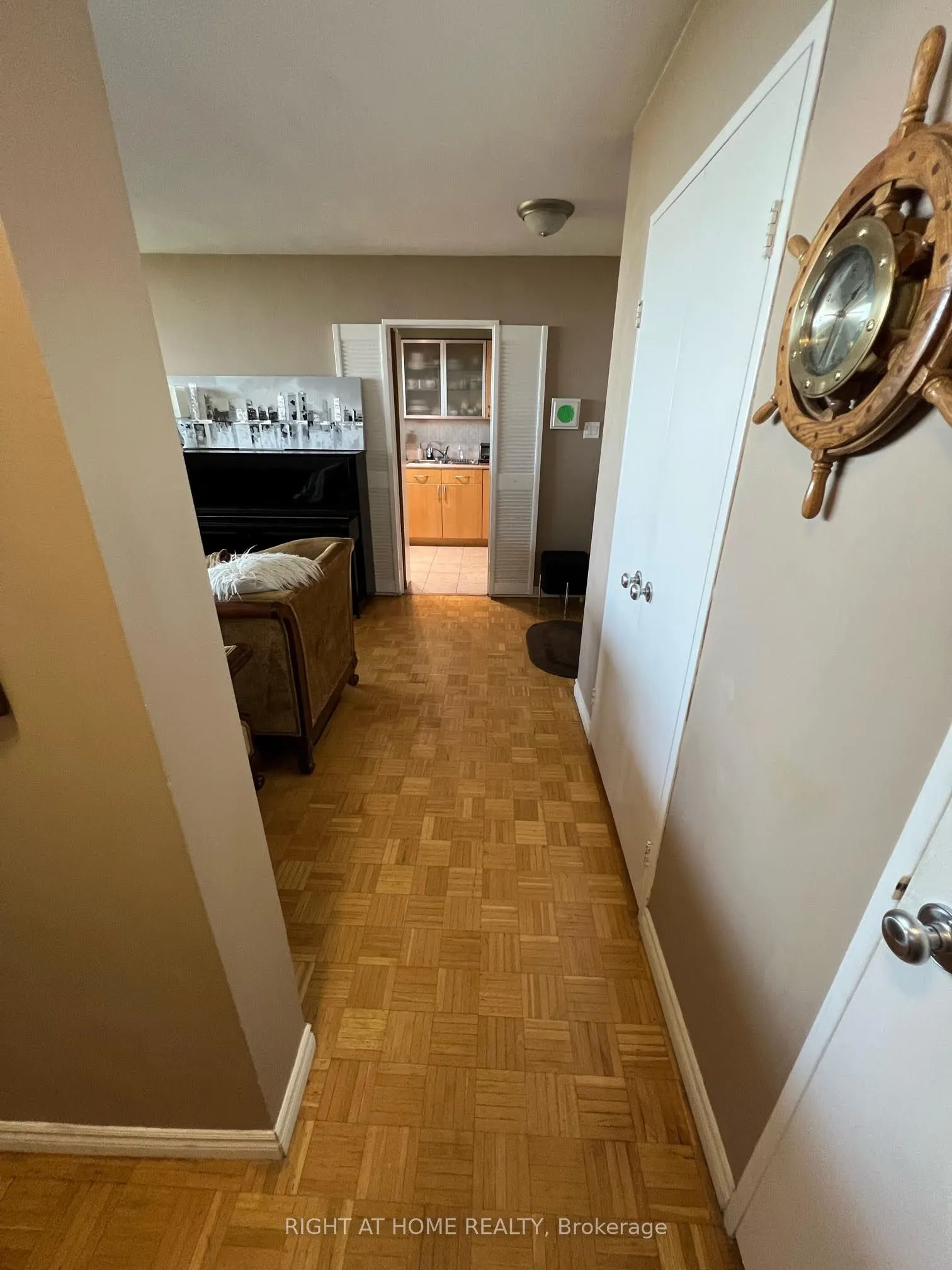 360 Ridelle Avenue, #1812
