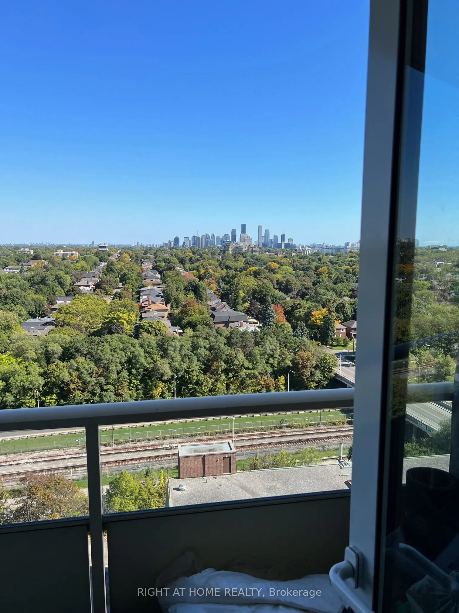 360 Ridelle Avenue, #1812