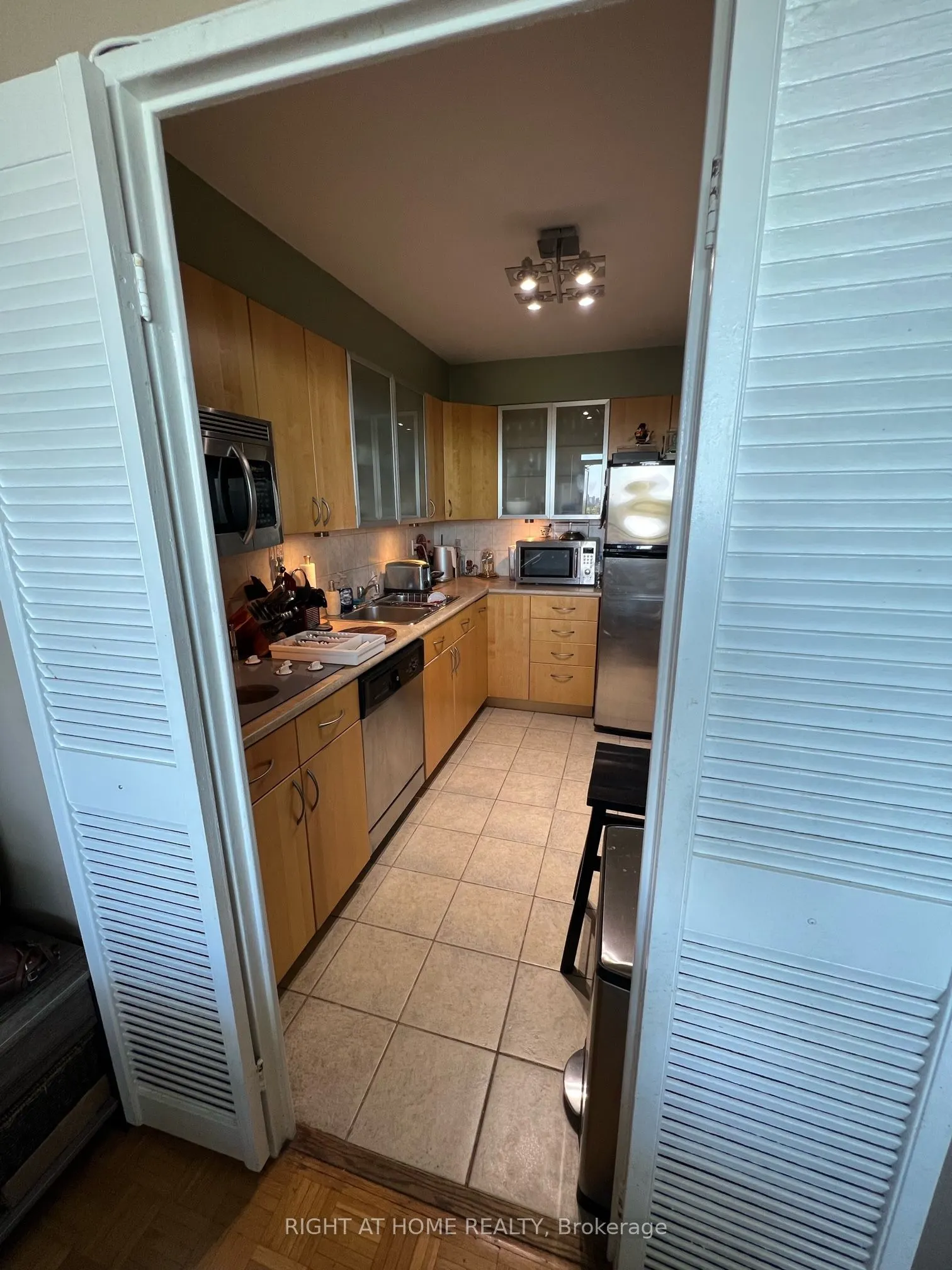 360 Ridelle Avenue, #1812