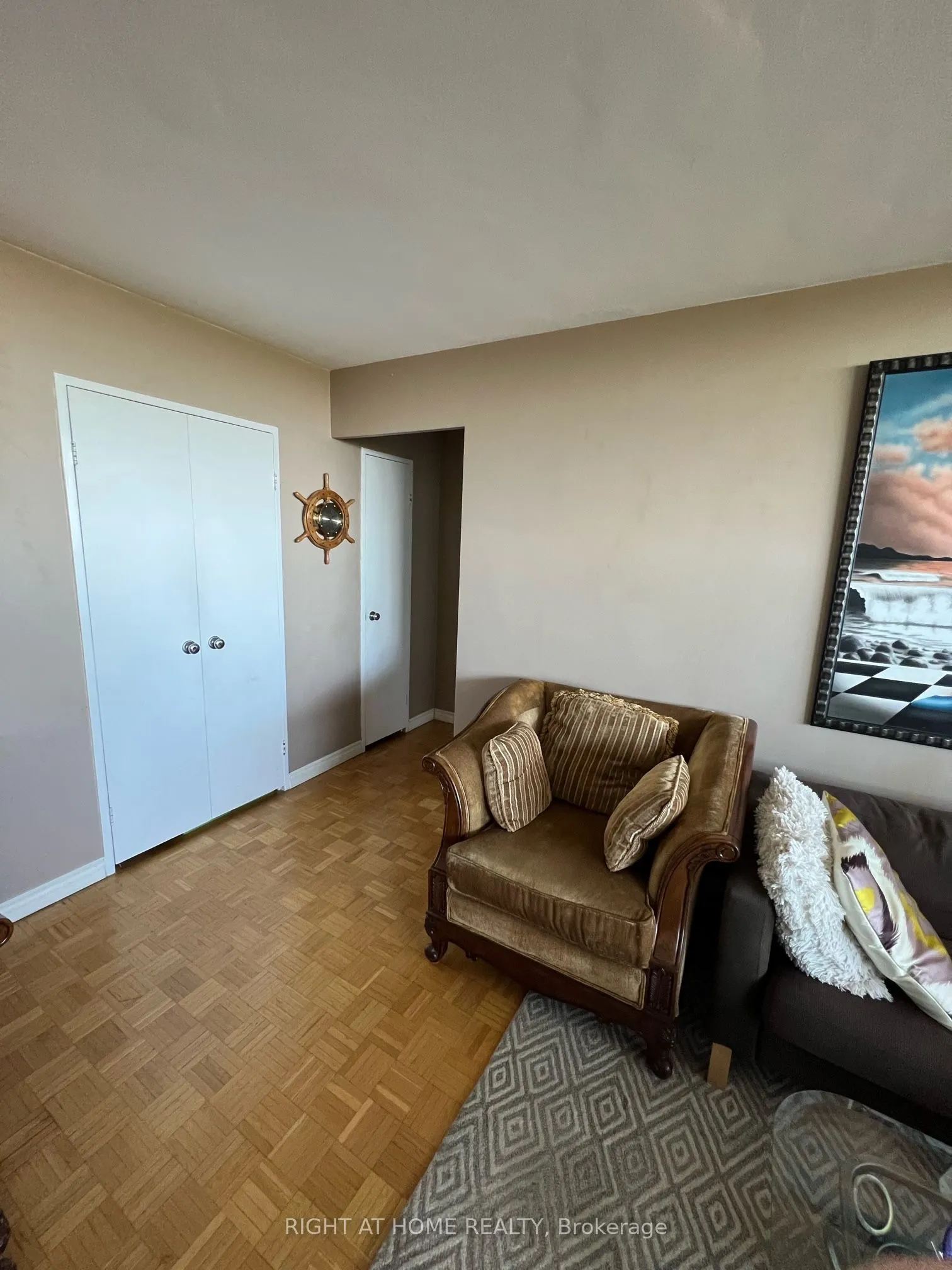 360 Ridelle Avenue, #1812