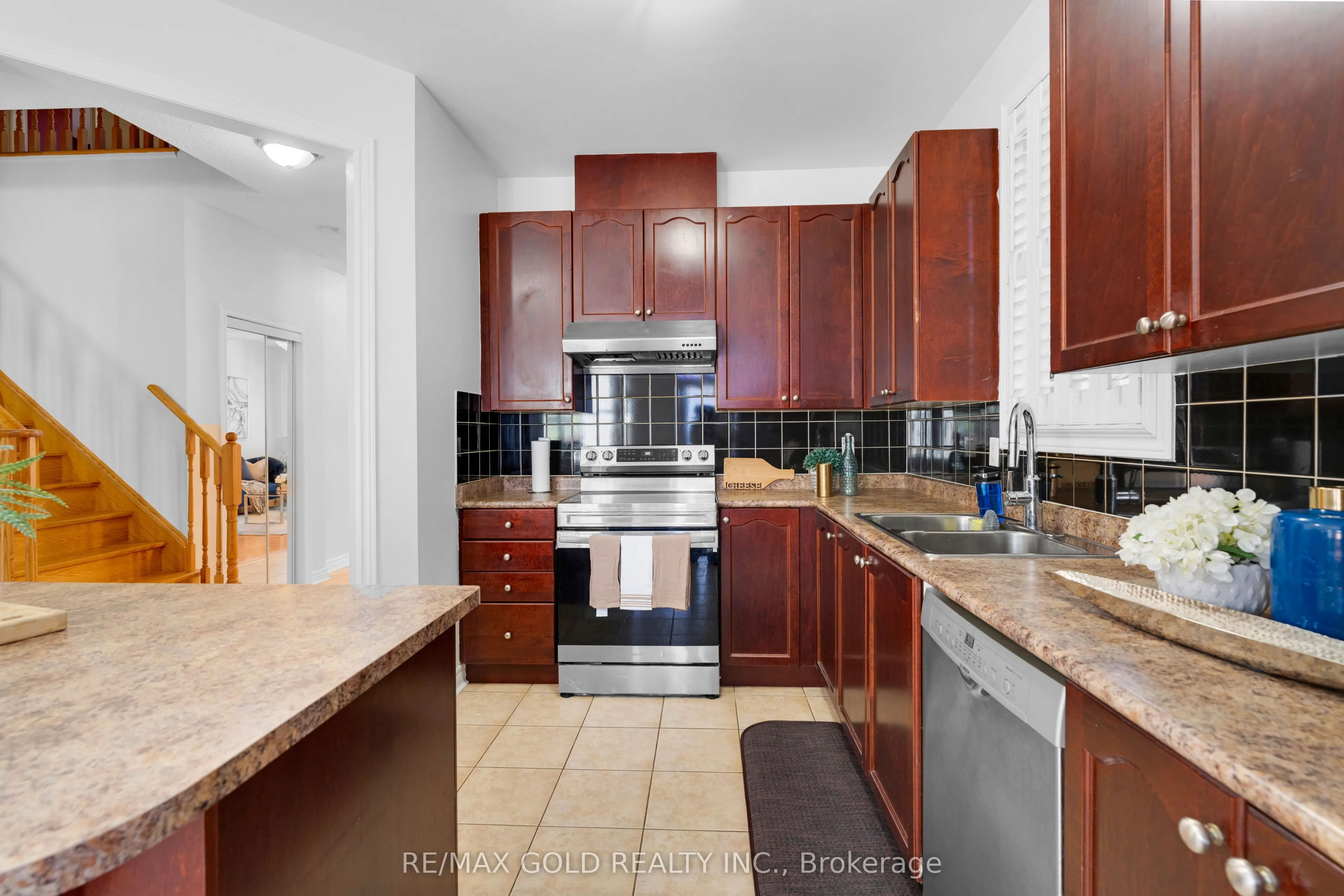 82 Amaranth Crescent