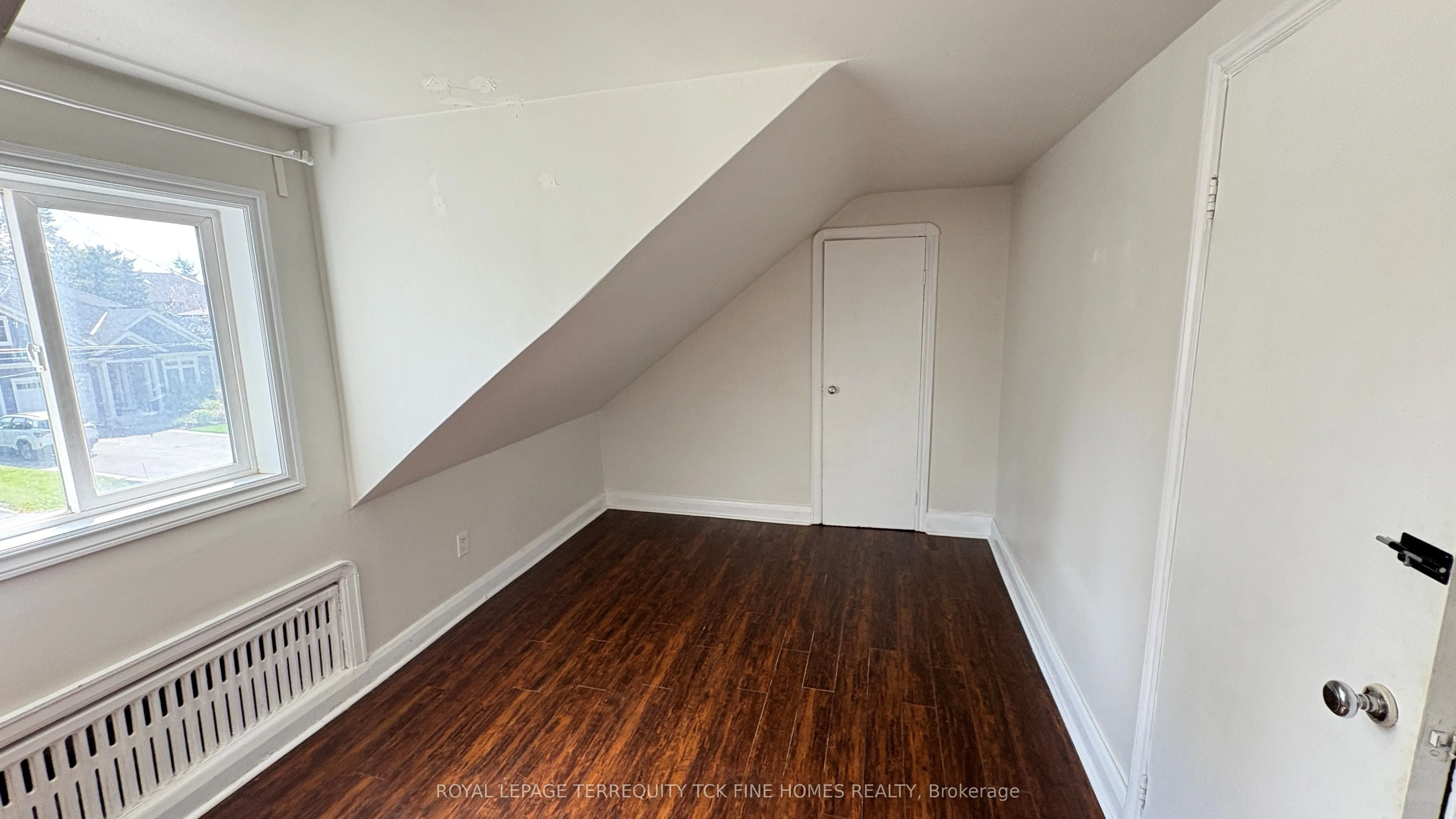 585 Byngmount Avenue