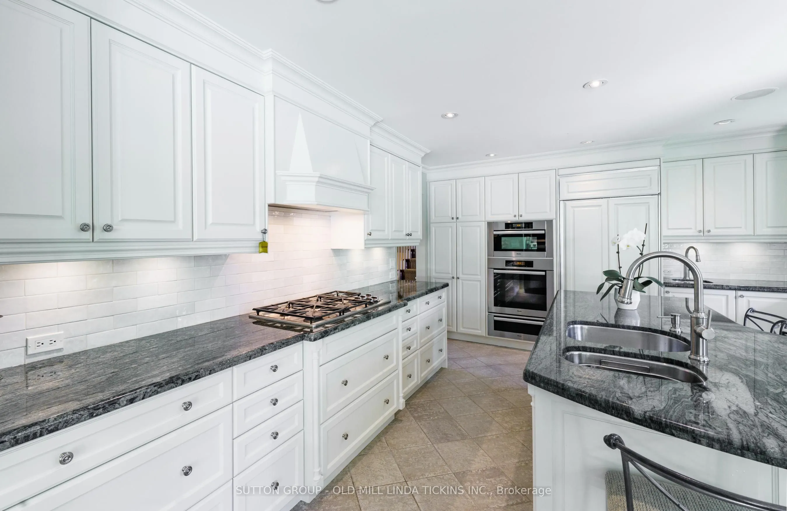 6 Winterbourne Court