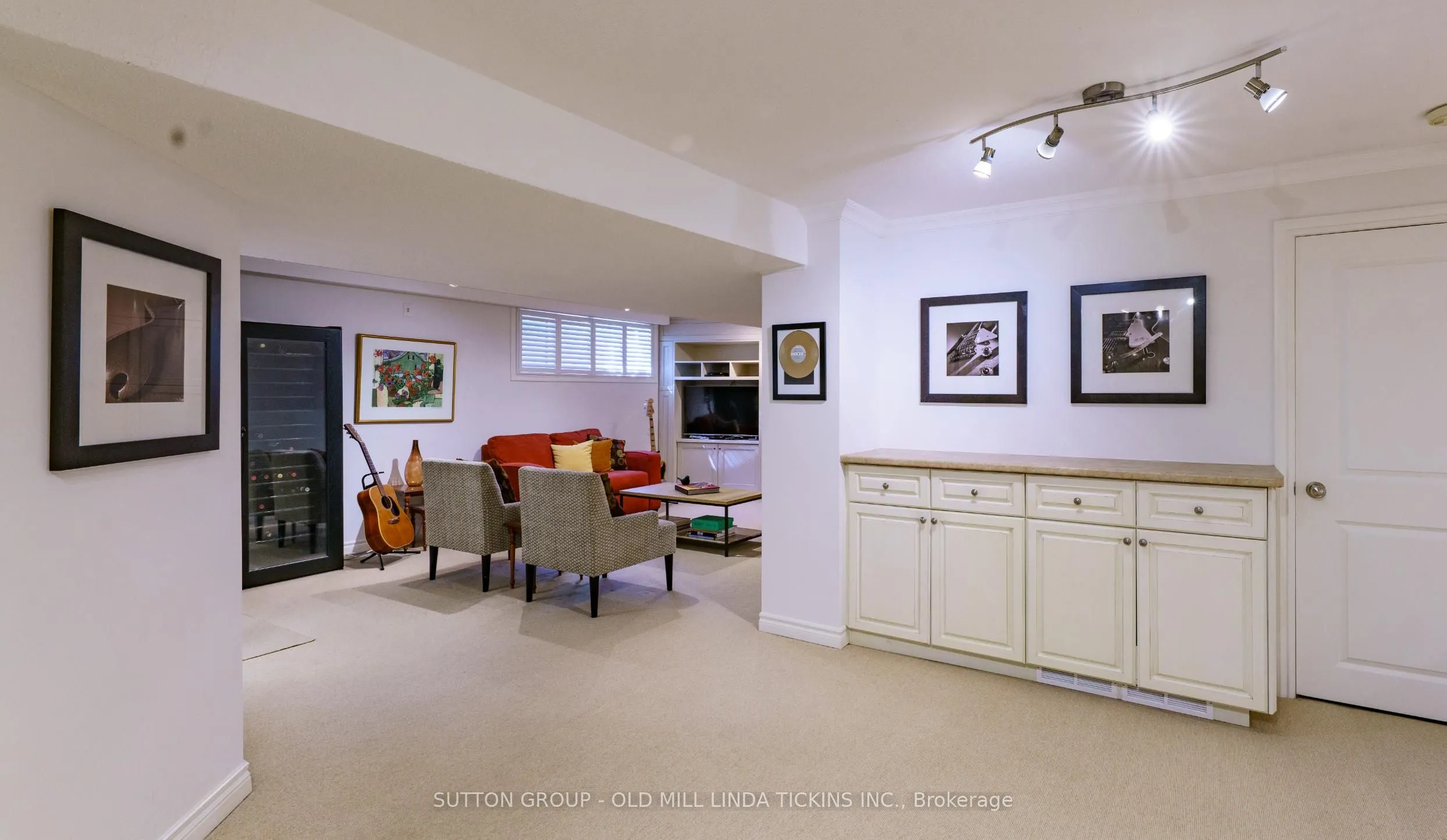 6 Winterbourne Court