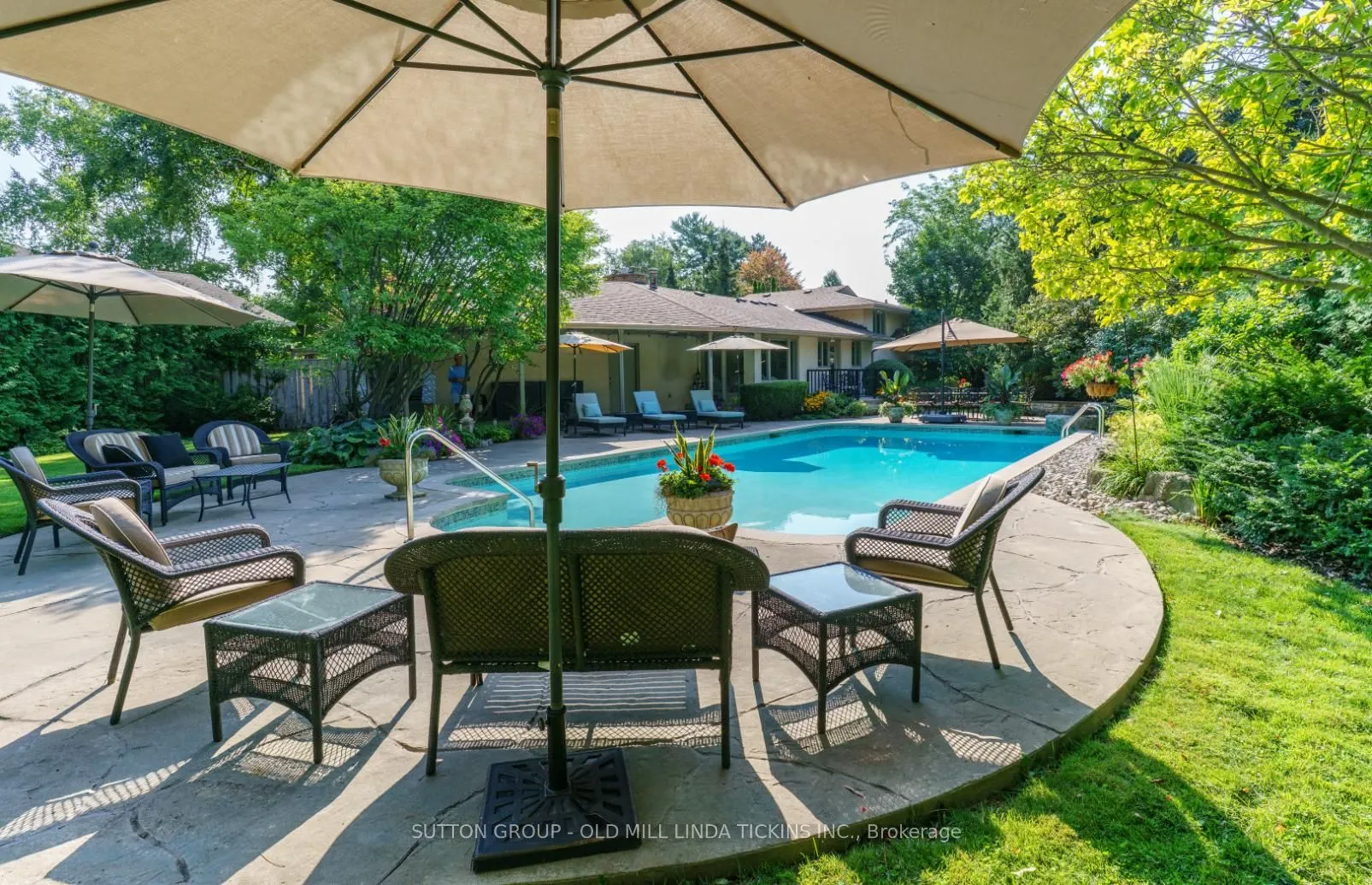 6 Winterbourne Court