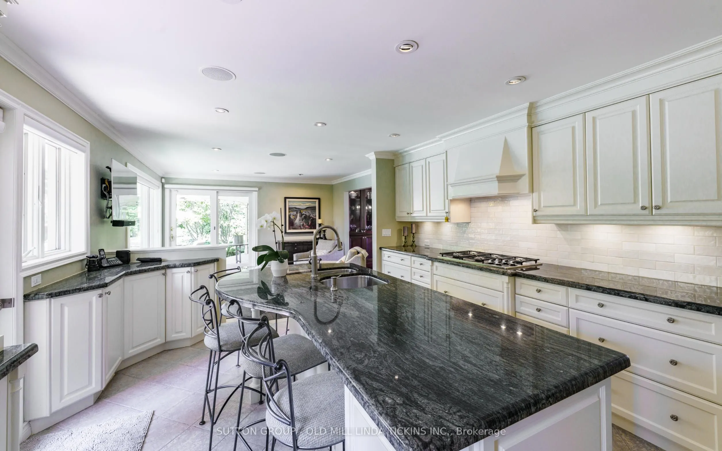 6 Winterbourne Court