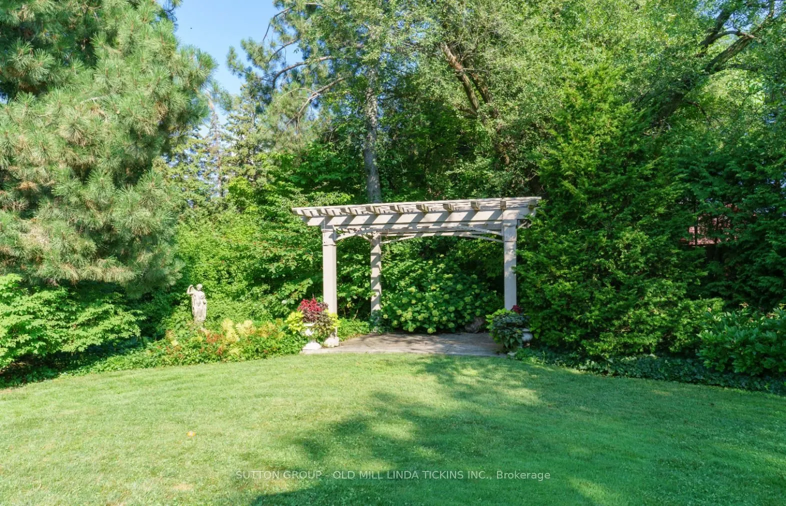 6 Winterbourne Court