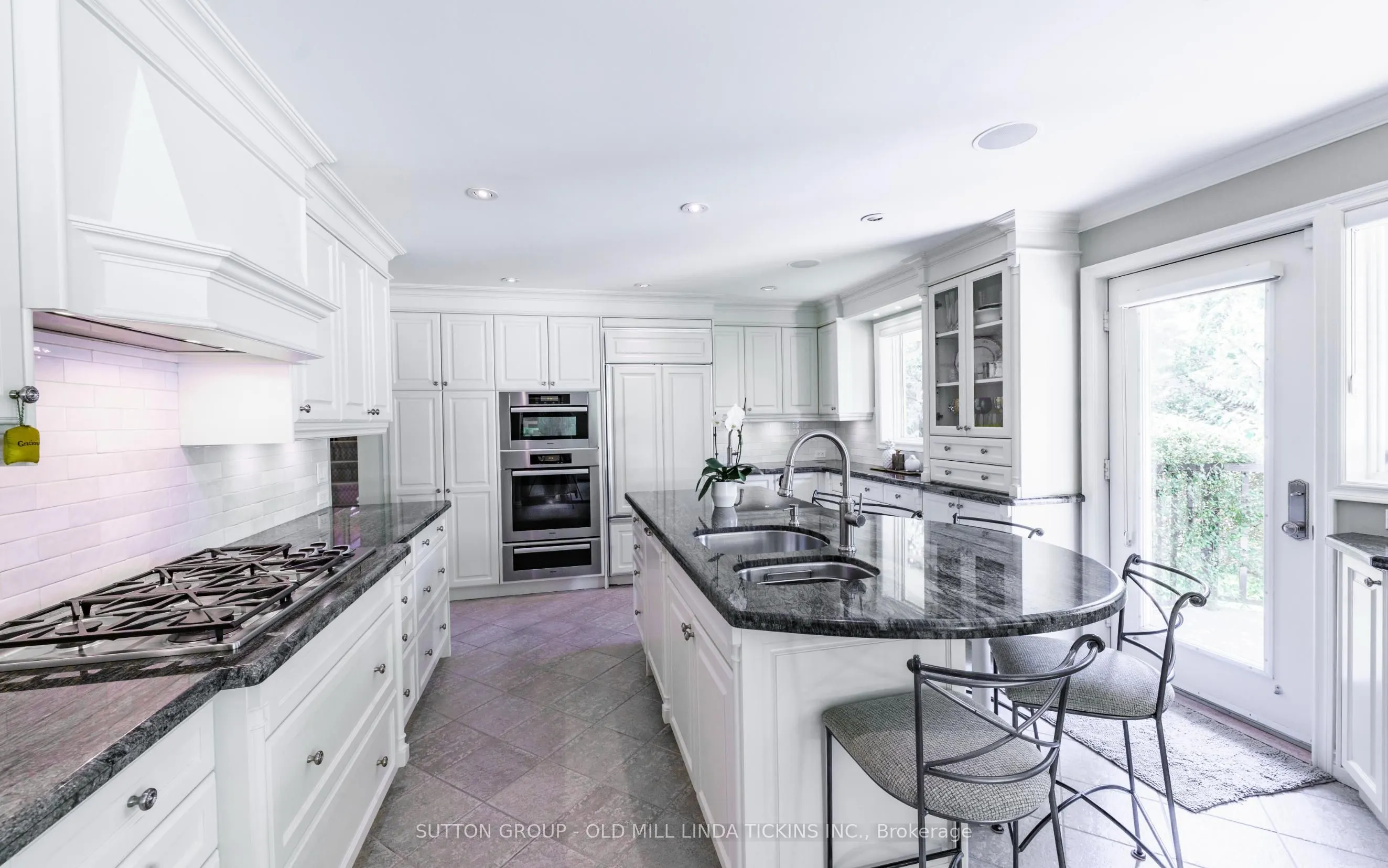 6 Winterbourne Court