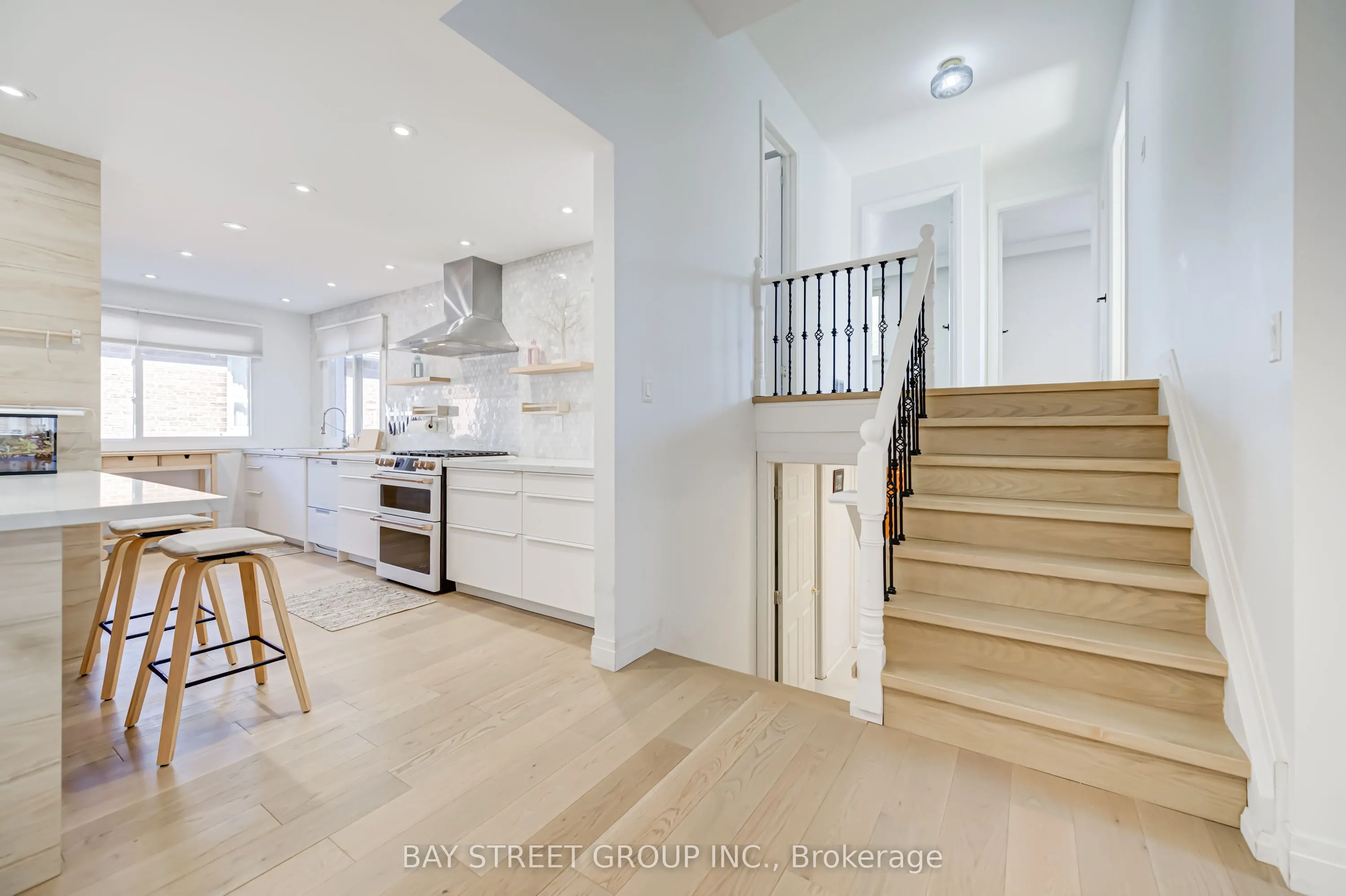 3420 Charmaine Heights