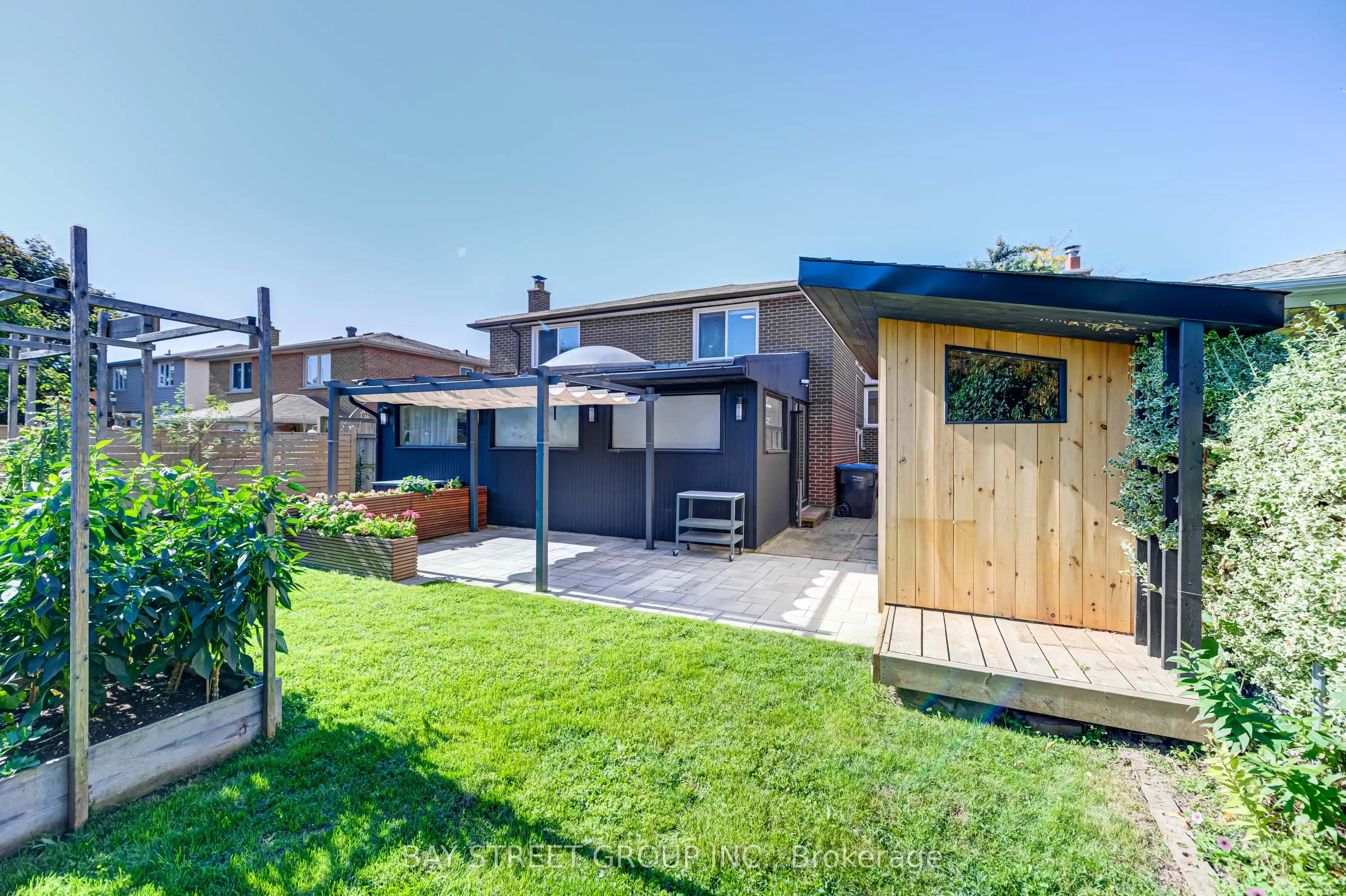3420 Charmaine Heights