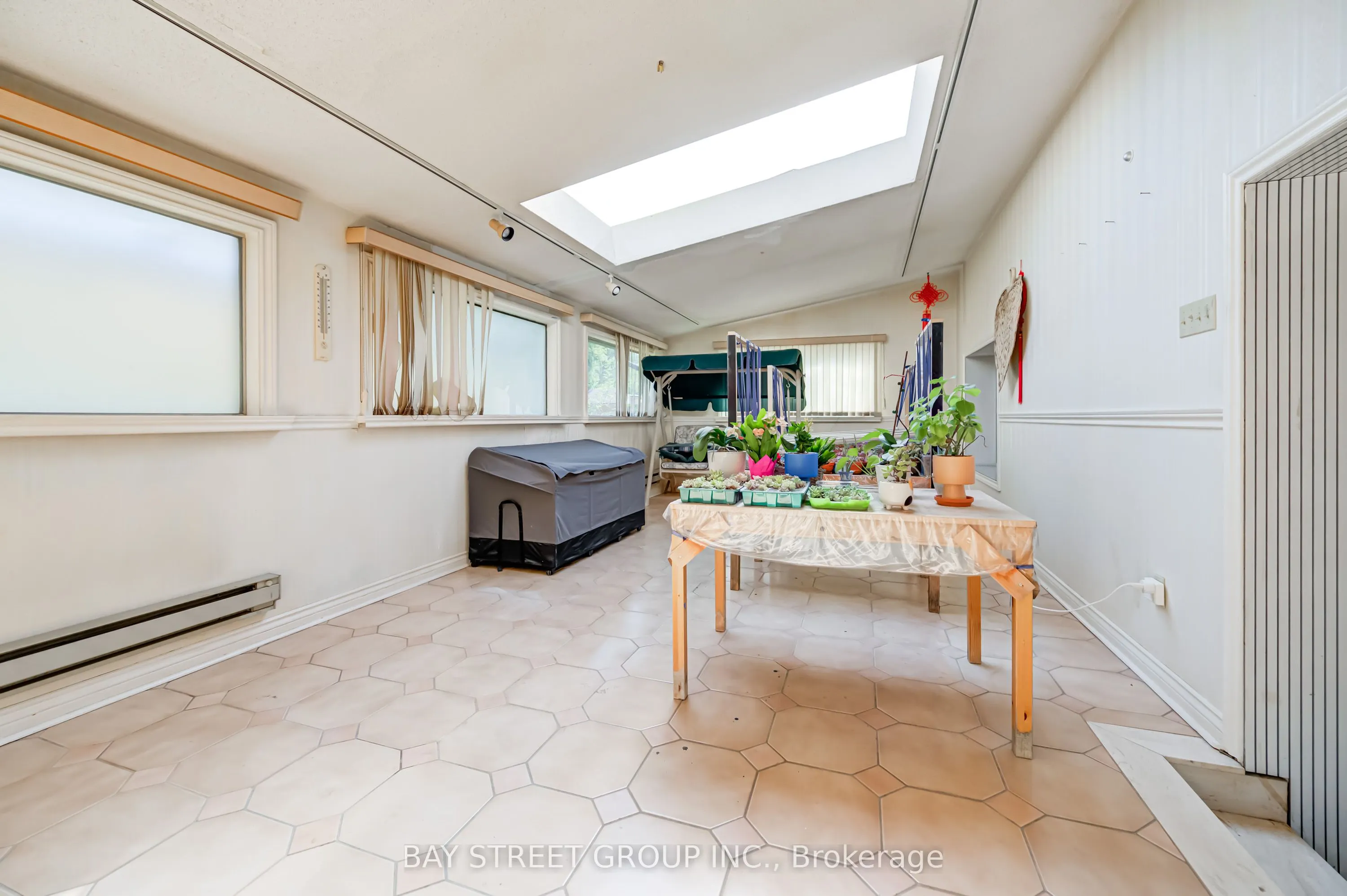 3420 Charmaine Heights