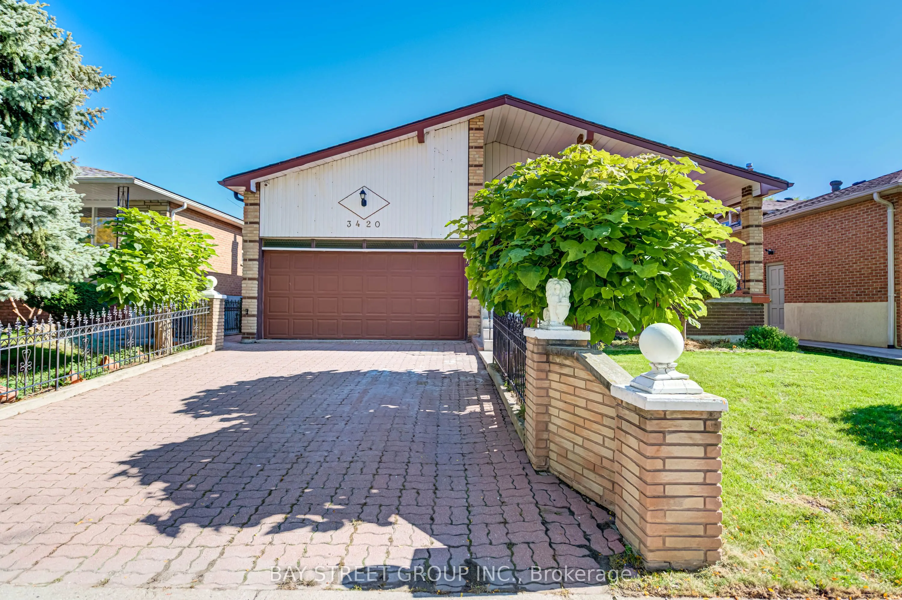 3420 Charmaine Heights