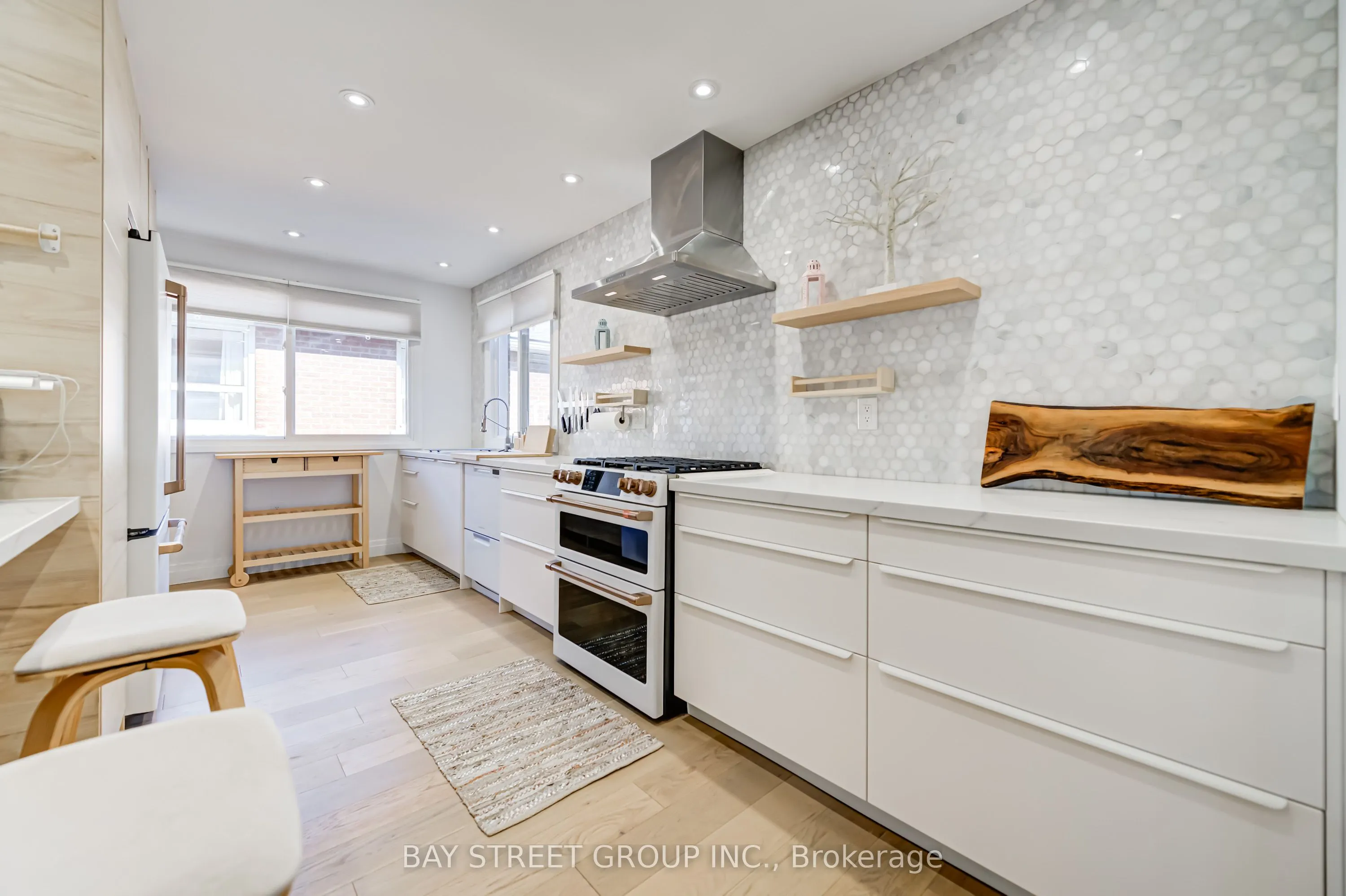 3420 Charmaine Heights