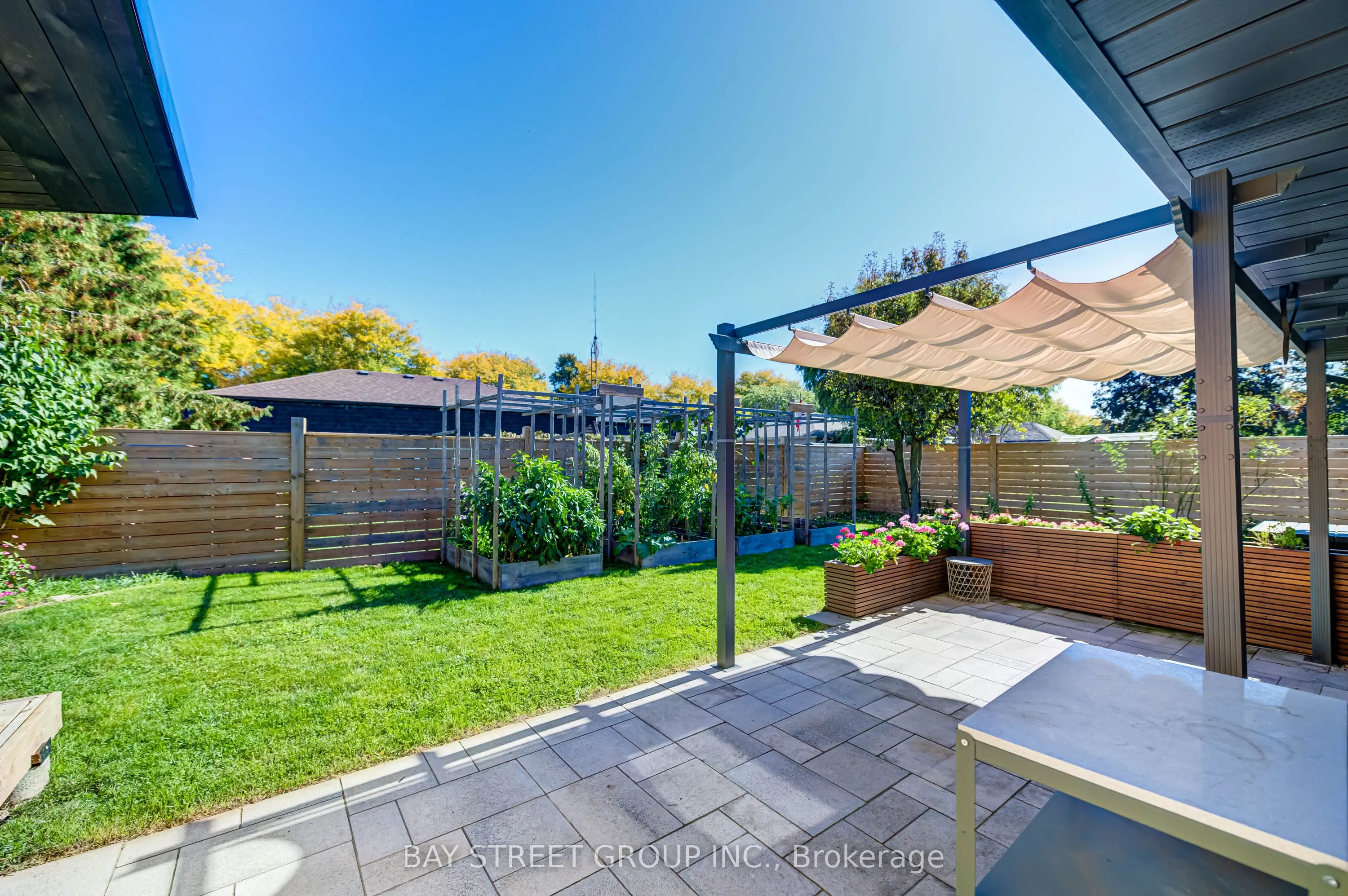3420 Charmaine Heights
