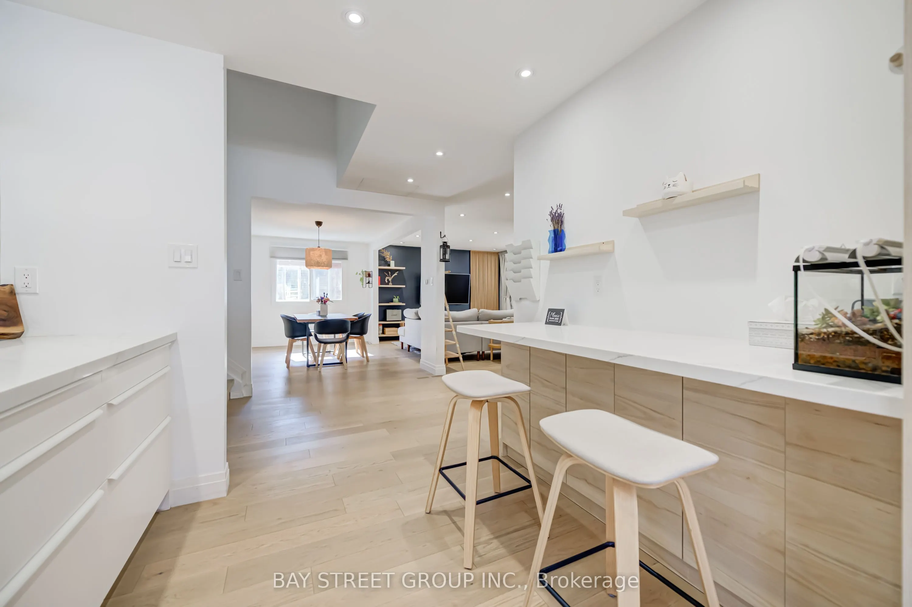 3420 Charmaine Heights